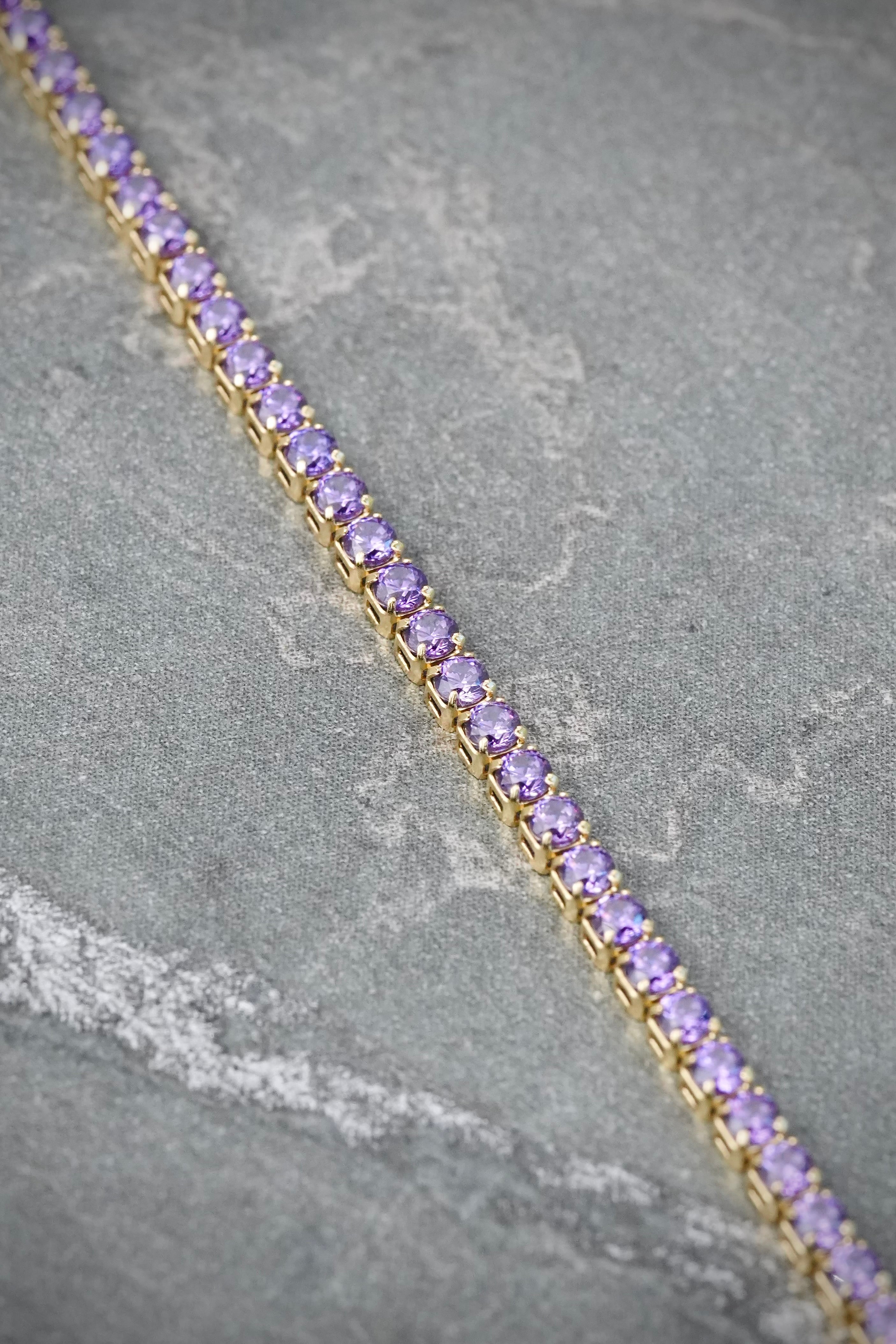 Pulso Tenis con Swarovski Morado 2.45gr / 18cm / 1.8mm — Oro Amarillo