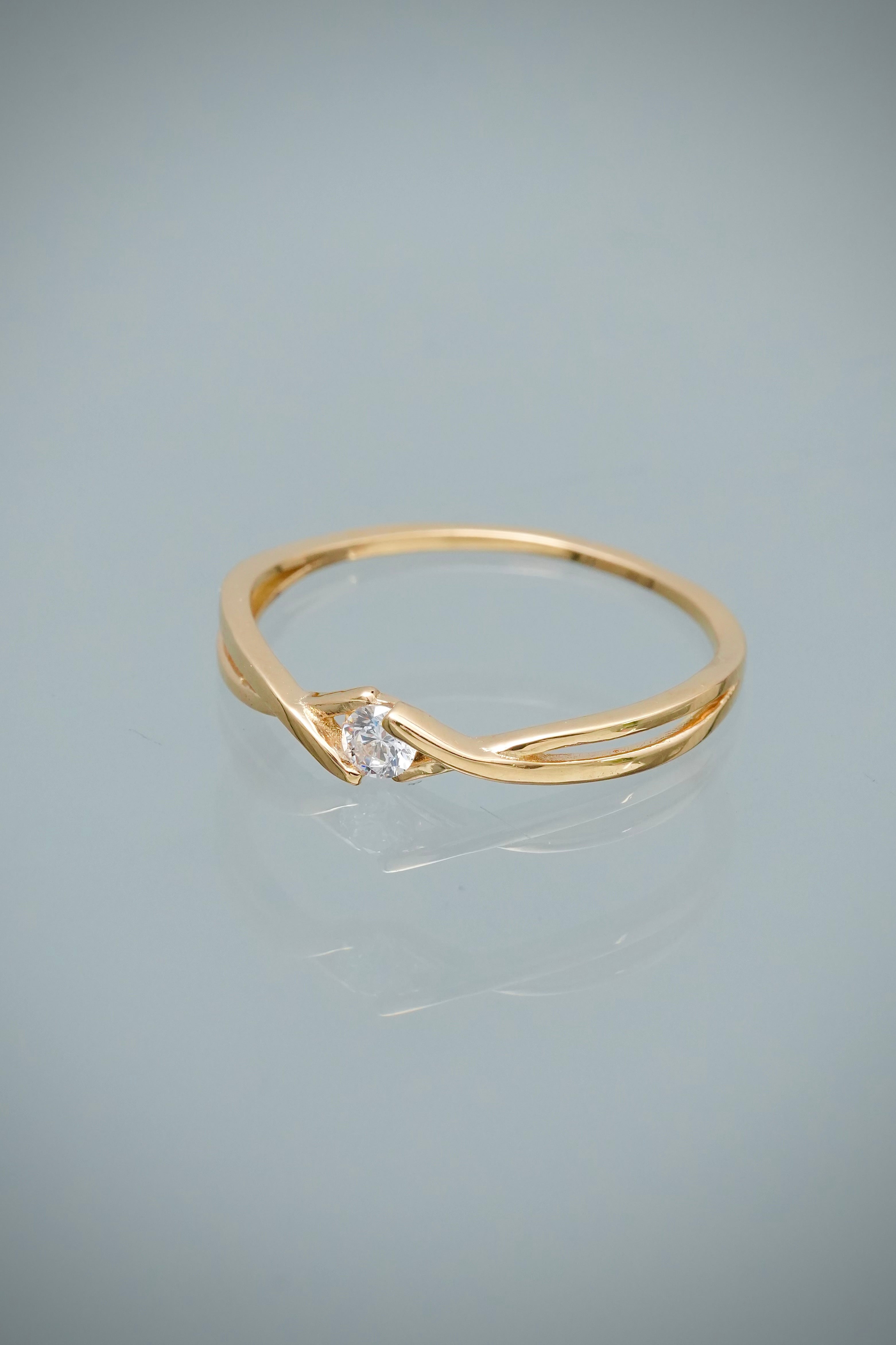 Solitario con Swarovski Blanco 1.35gr / Talla 6 — Oro Amarillo