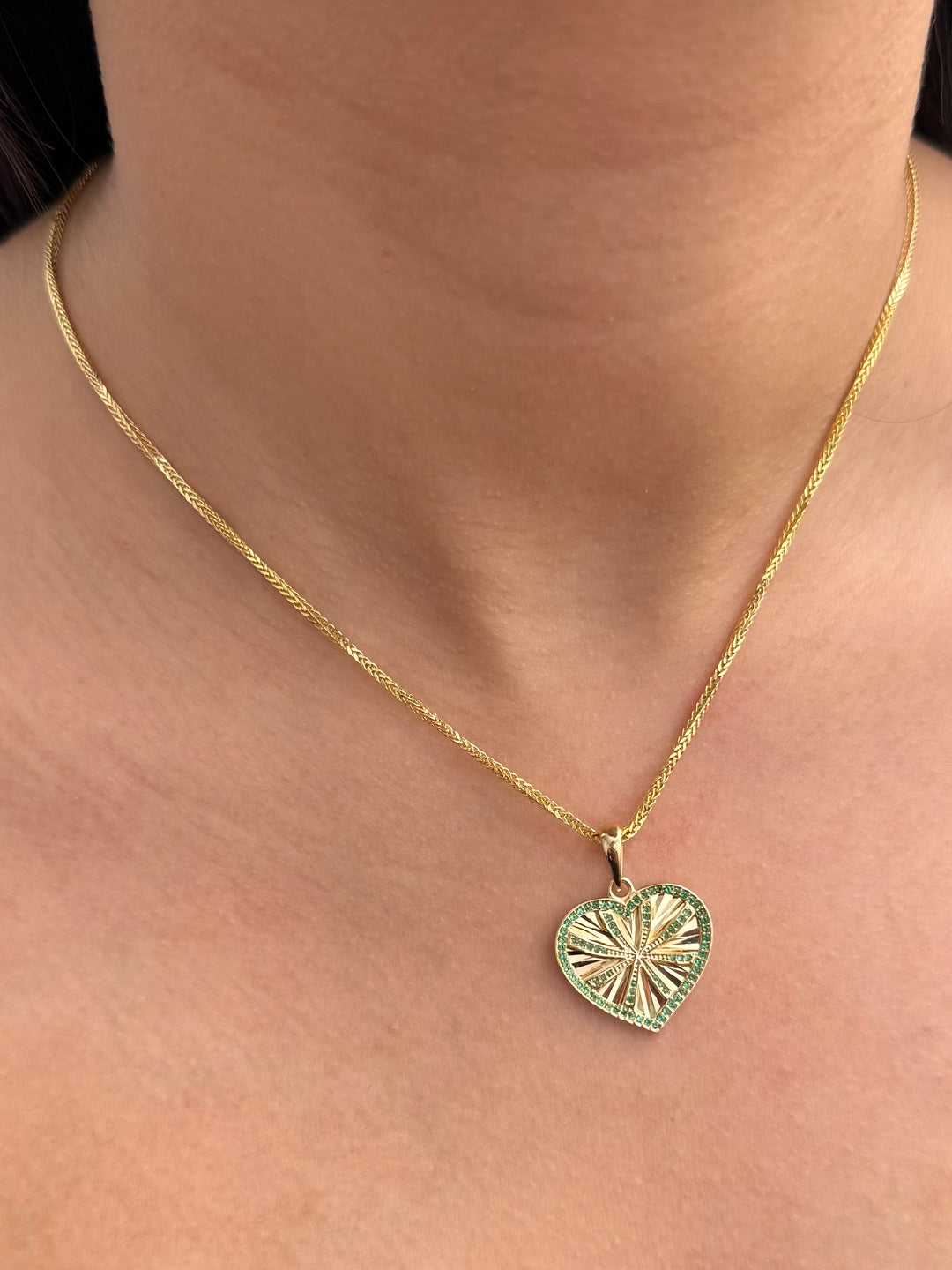 Dije Corazon Diamantado con Swarovski Verde 3.85gr / 2.9cm / 21.6mm — Oro Amarillo