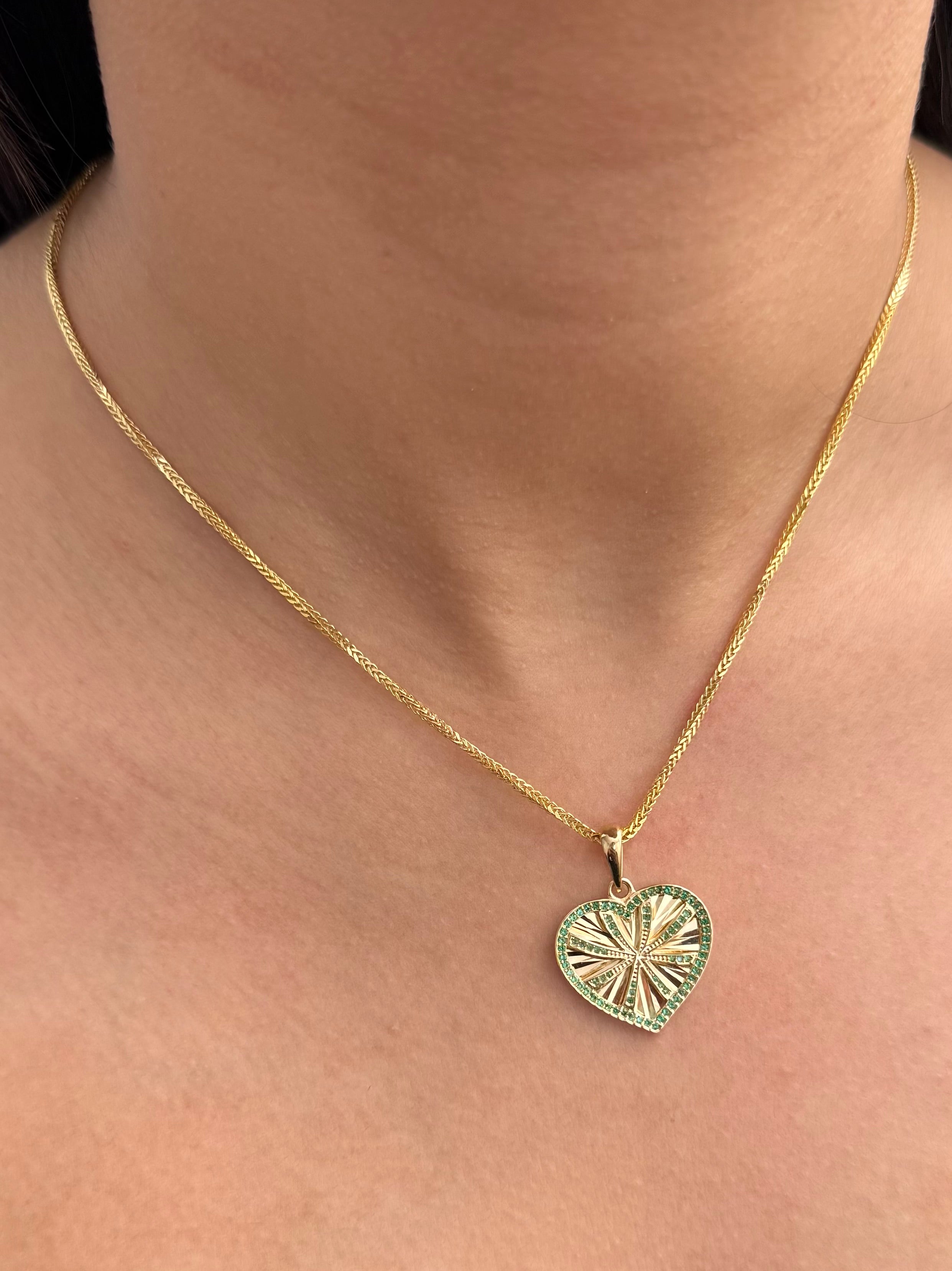 Dije Corazon Diamantado con Swarovski Verde 3.85gr / 2.9cm / 21.6mm — Oro Amarillo