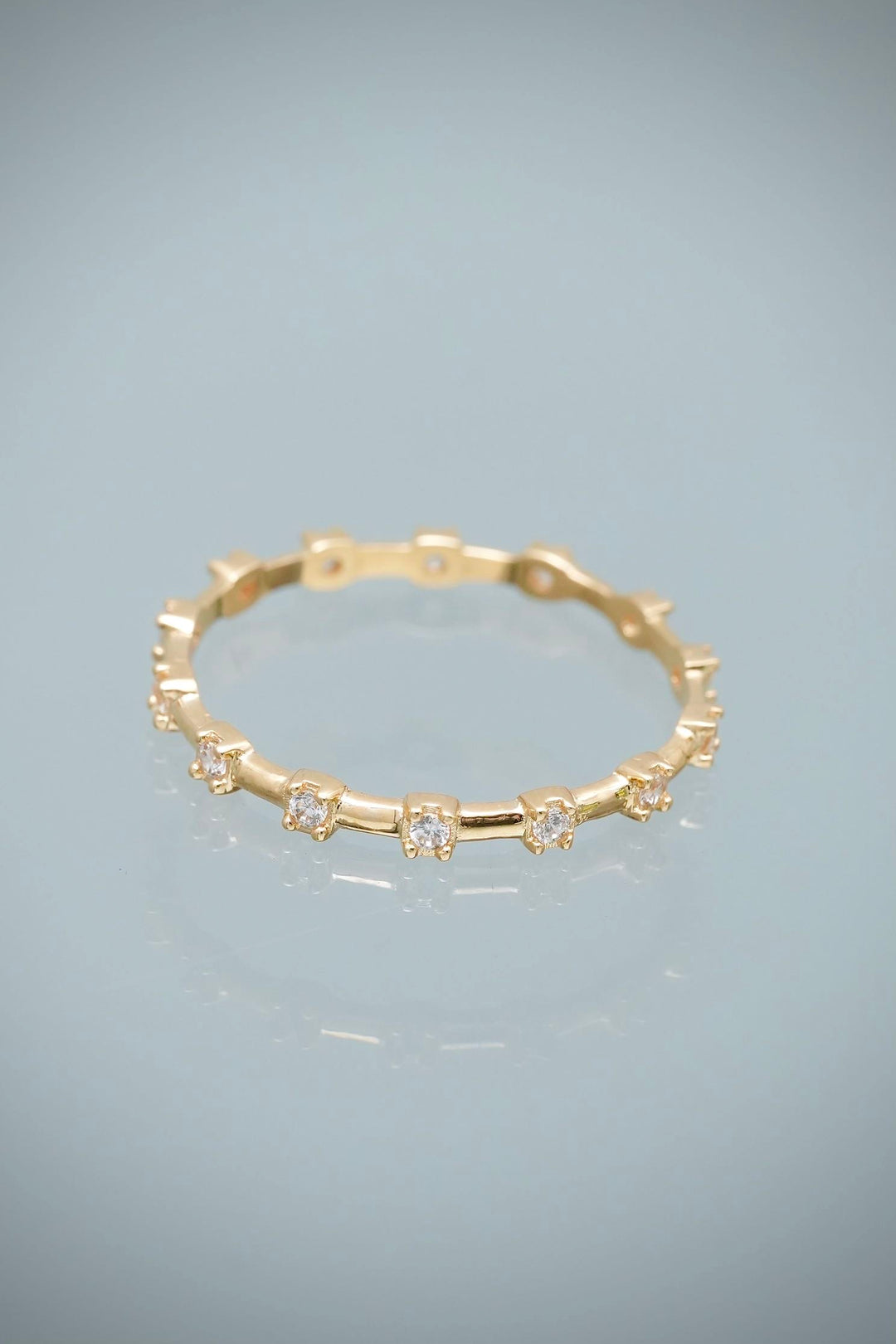 Anillo con Swarovski Blanco 1.2gr / Talla 6 3/4 — Oro Amarillo