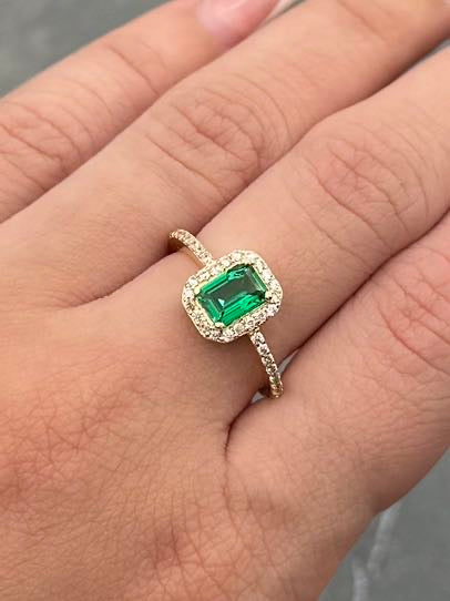 Solitario con Swarovski Verde y Blanco 2.75gr / Talla 7 1/2 — Oro Amarillo