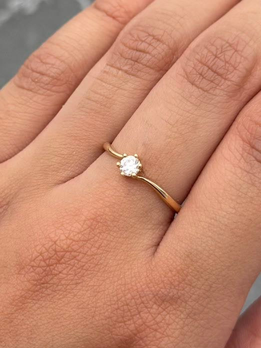Solitario con 22pts de Diamante Blanco 1.6gr / Talla 7 — Oro Amarillo