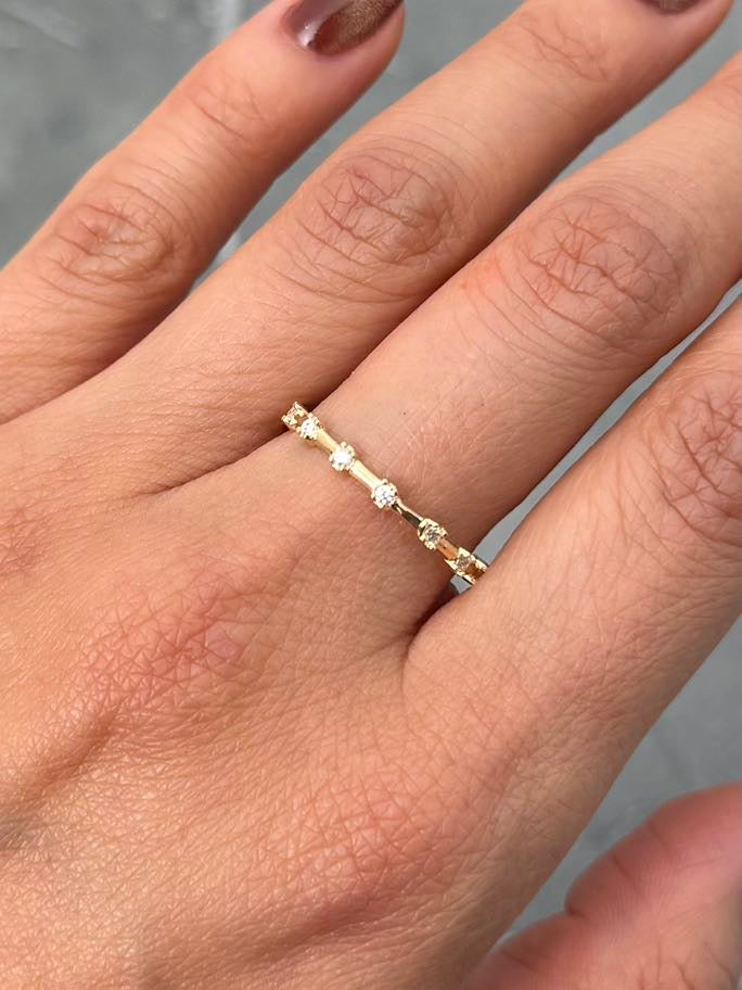 Anillo con Swarovski Blanco 1.3gr / Talla 7 1/4 — Oro Amarillo