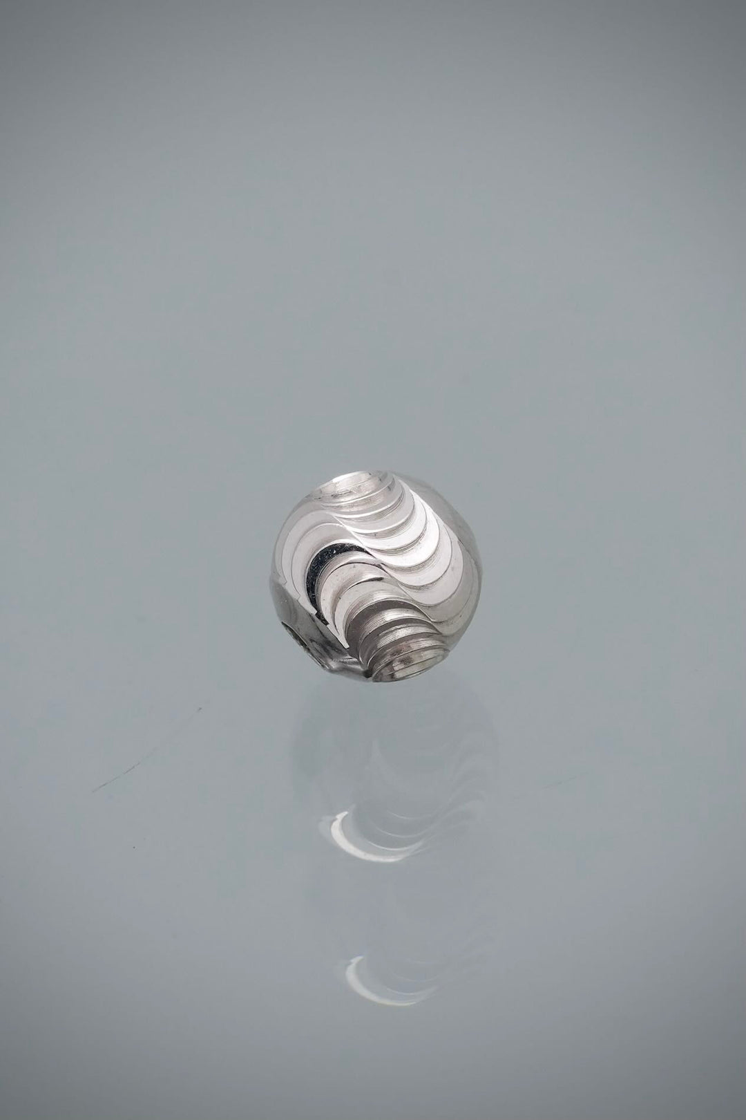 Bolas Diamantado Luna 0.5gr / Largo 0.8cm — Oro Blanco