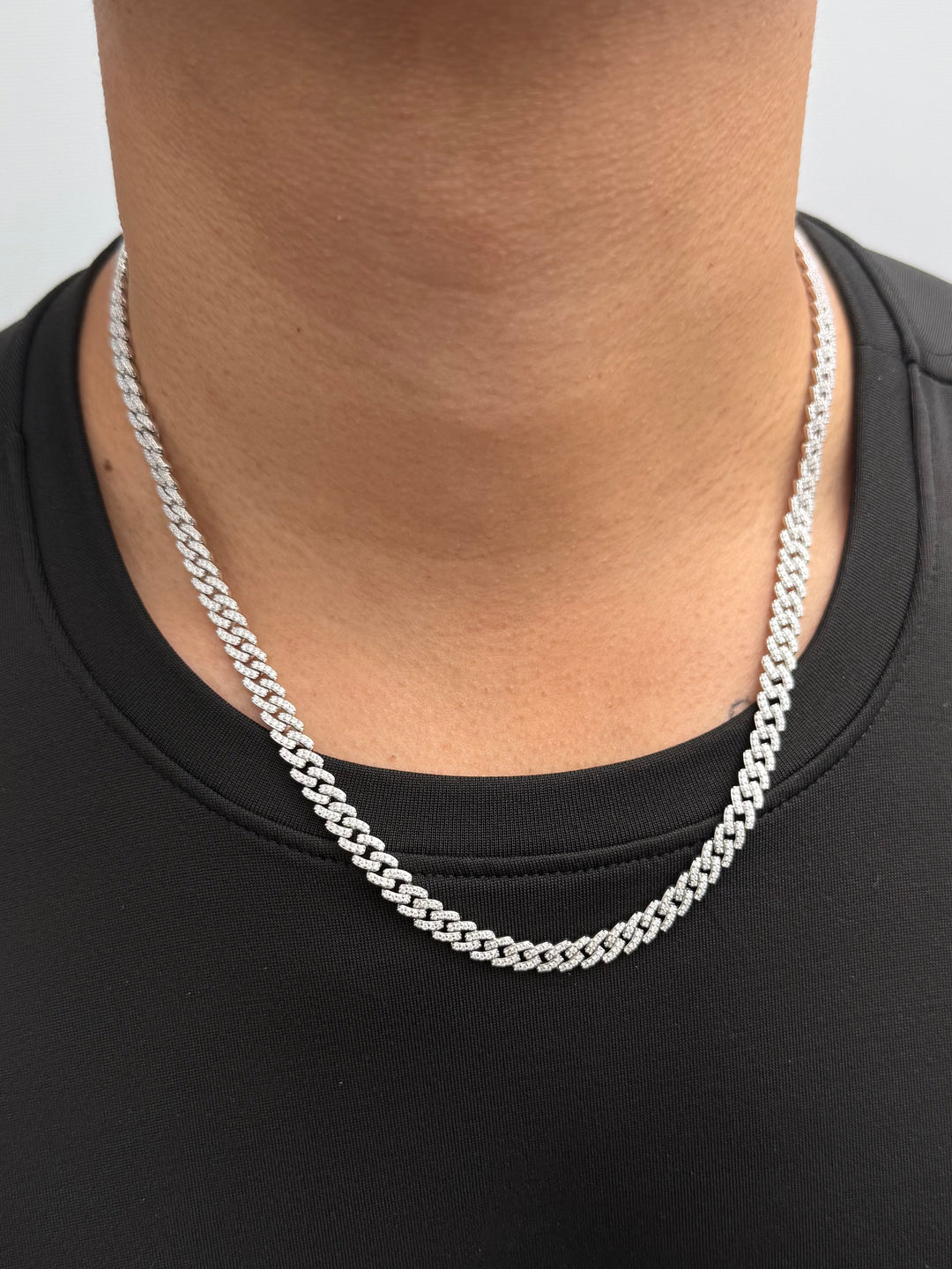 Cadena Dubai con 965pts de Moissanita 41.9gr / 50cm / 6.4mm — Plata 925
