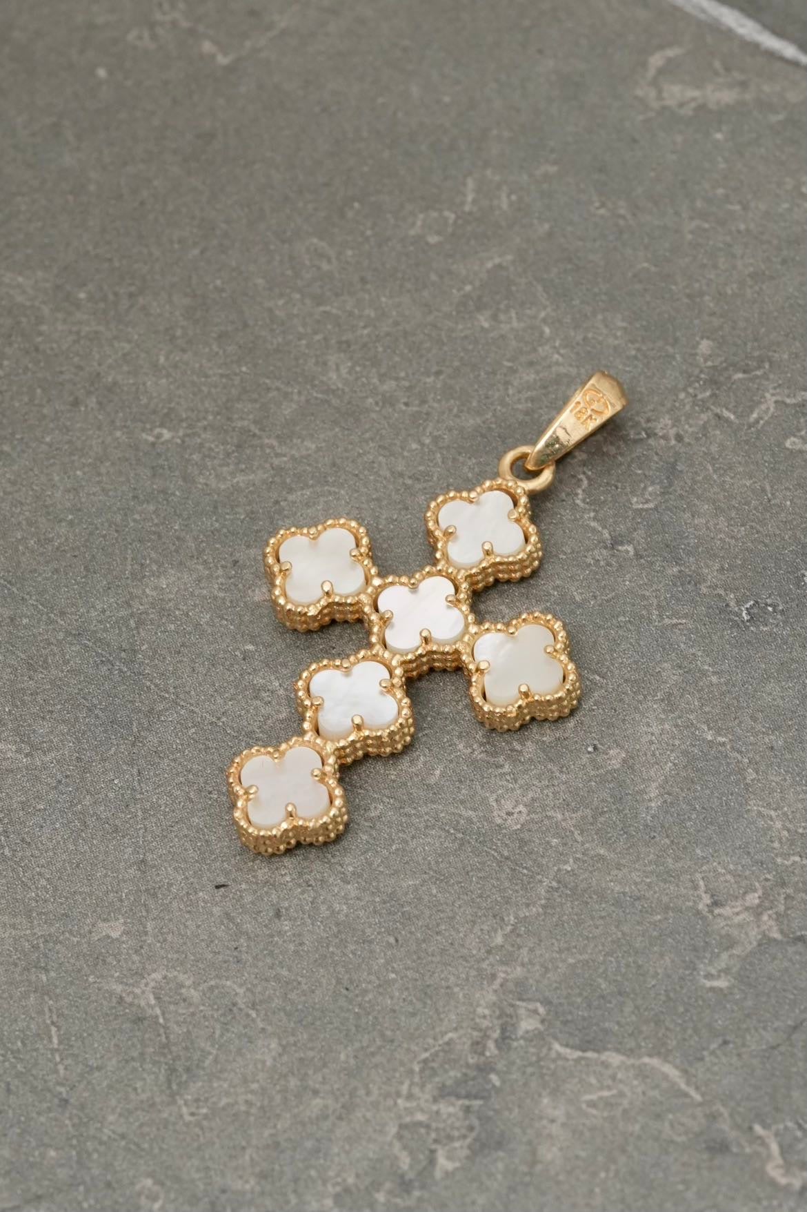 Dije cruz lucky blanca 4gr / Largo 4cm — Oro Amarillo