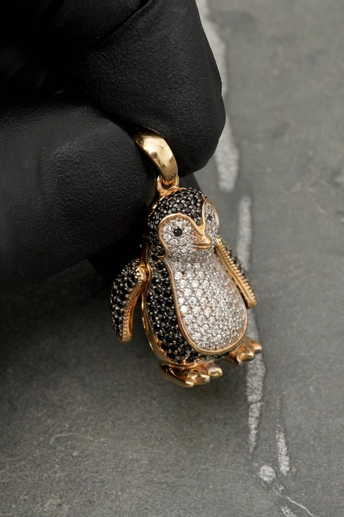 Dije Pingüino 8.85gr / Largo 3cm — Oro Amarillo