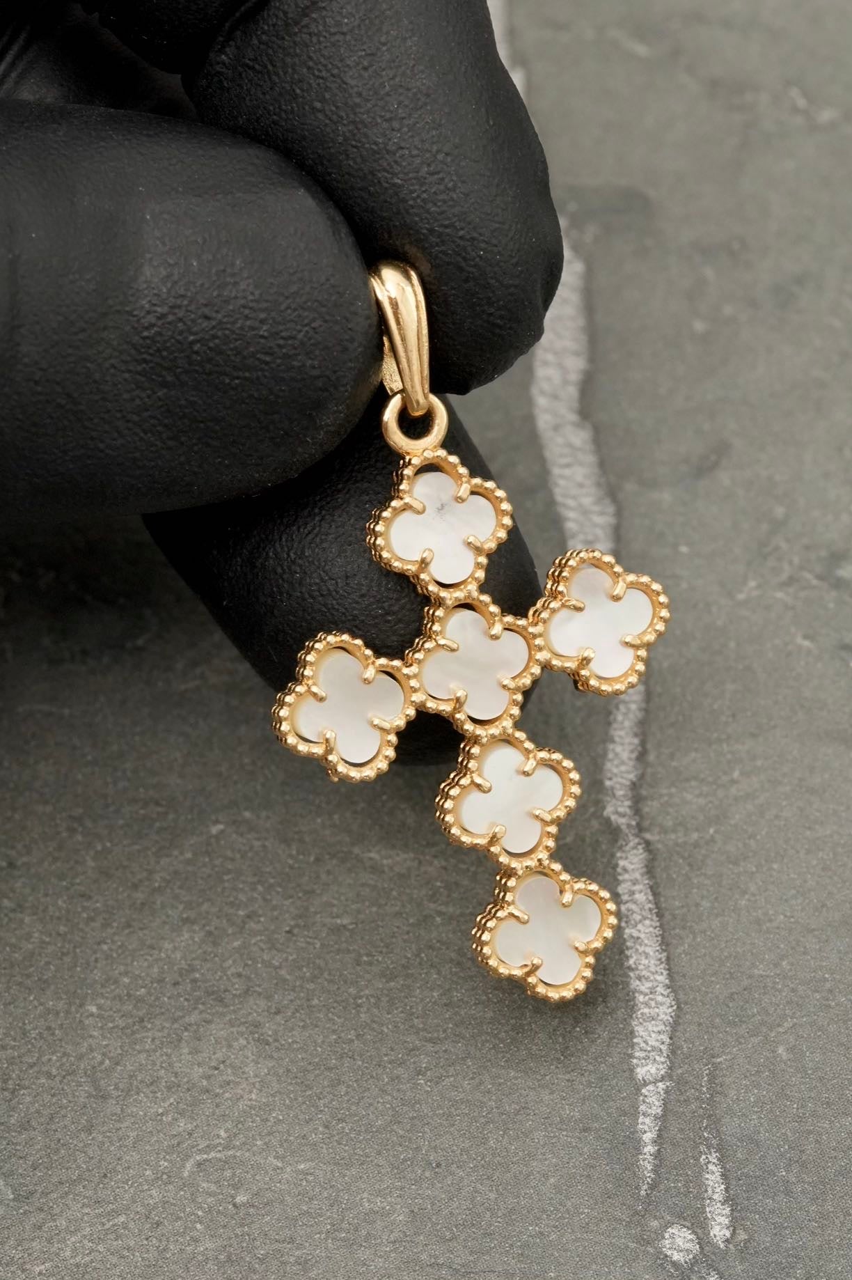 Dije cruz lucky blanca 4gr / Largo 4cm — Oro Amarillo