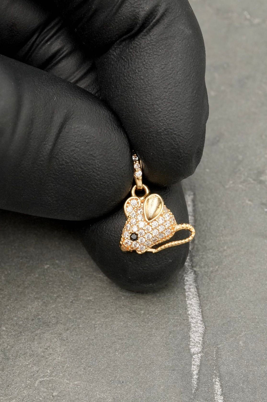 Dije raton con swarovski blanco 1.2gr / Largo 1.5cm — Oro Amarillo