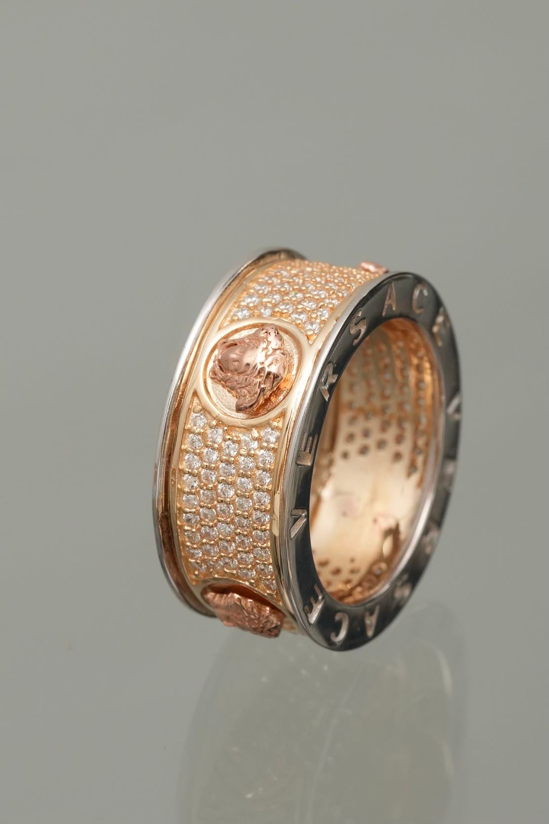 Anillo medusa con swarovski blanco 10.45gr / Talla 6 3/4 / Tres Oros Nac M