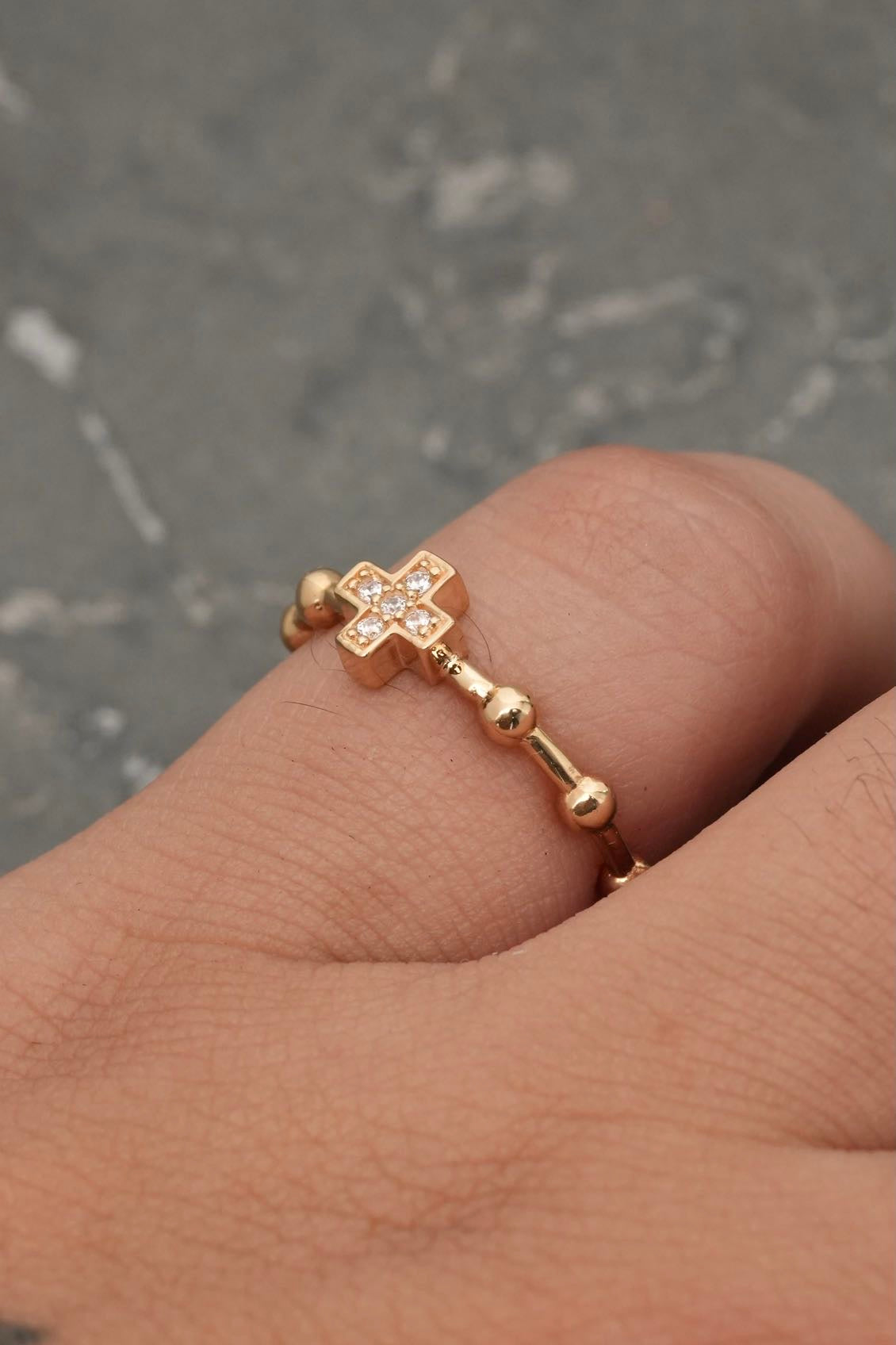 Anillo cruz con swarovski blanco 2.5gr / TALLA 6 1/2 / Oro Amarillo Nac*