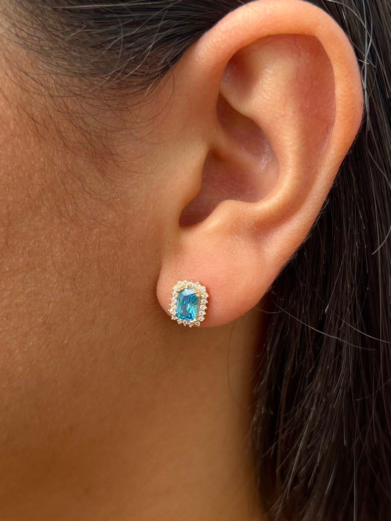 Topos con Swarovski azul y blanco 2.2gr / Largo 0.9cm — Oro Amarillo