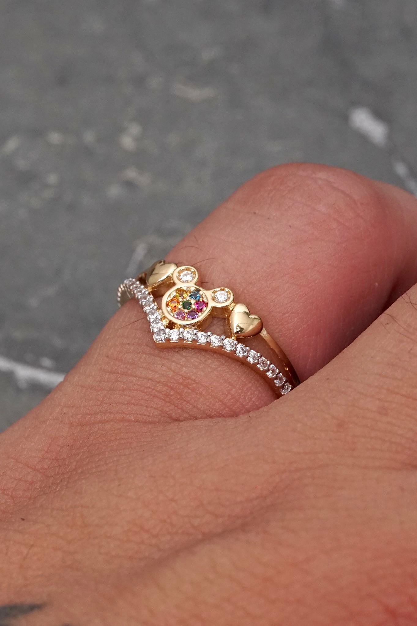 Anillo con swarovski multicolor 2.35gr / Talla 6 / Oro Amarillo Nac*