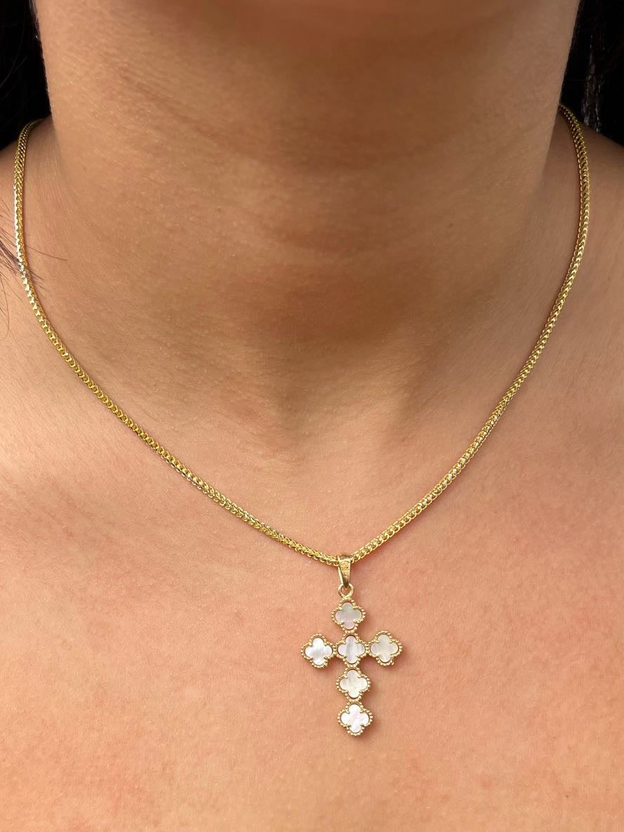 Dije cruz lucky blanca 4gr / Largo 4cm — Oro Amarillo