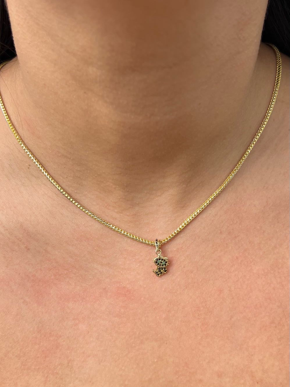Dije gato con swarovski negro 0.9gr / Largo 1.8cm — Oro Amarillo
