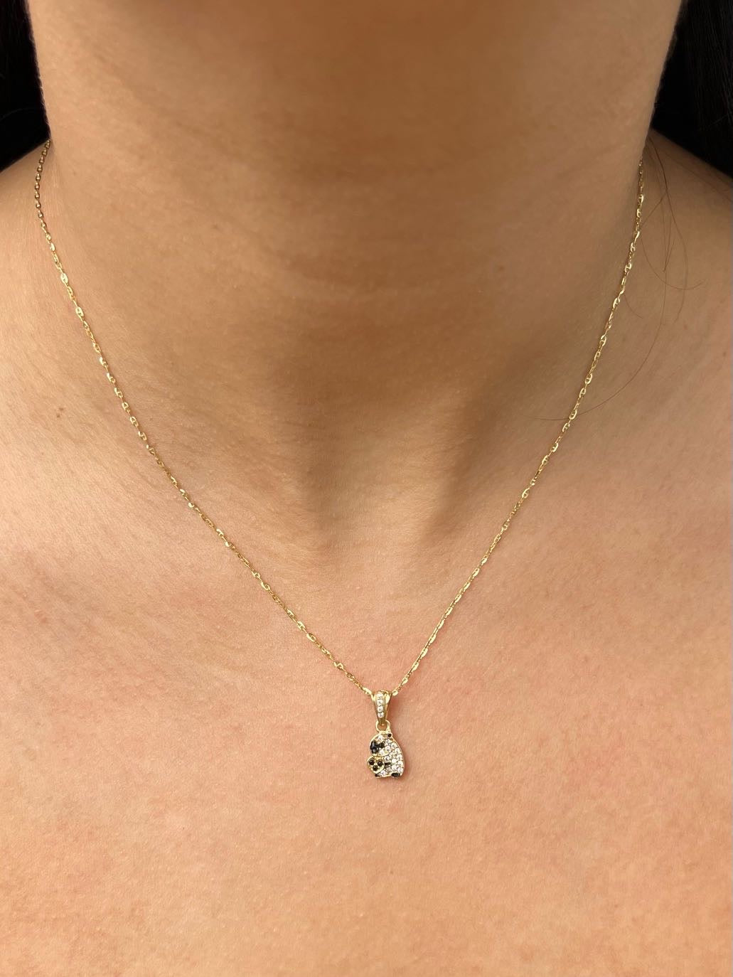 Dije capibara con swarovski negro y blanco 0.8gr / Largo 1.5cm — Oro Amarillo