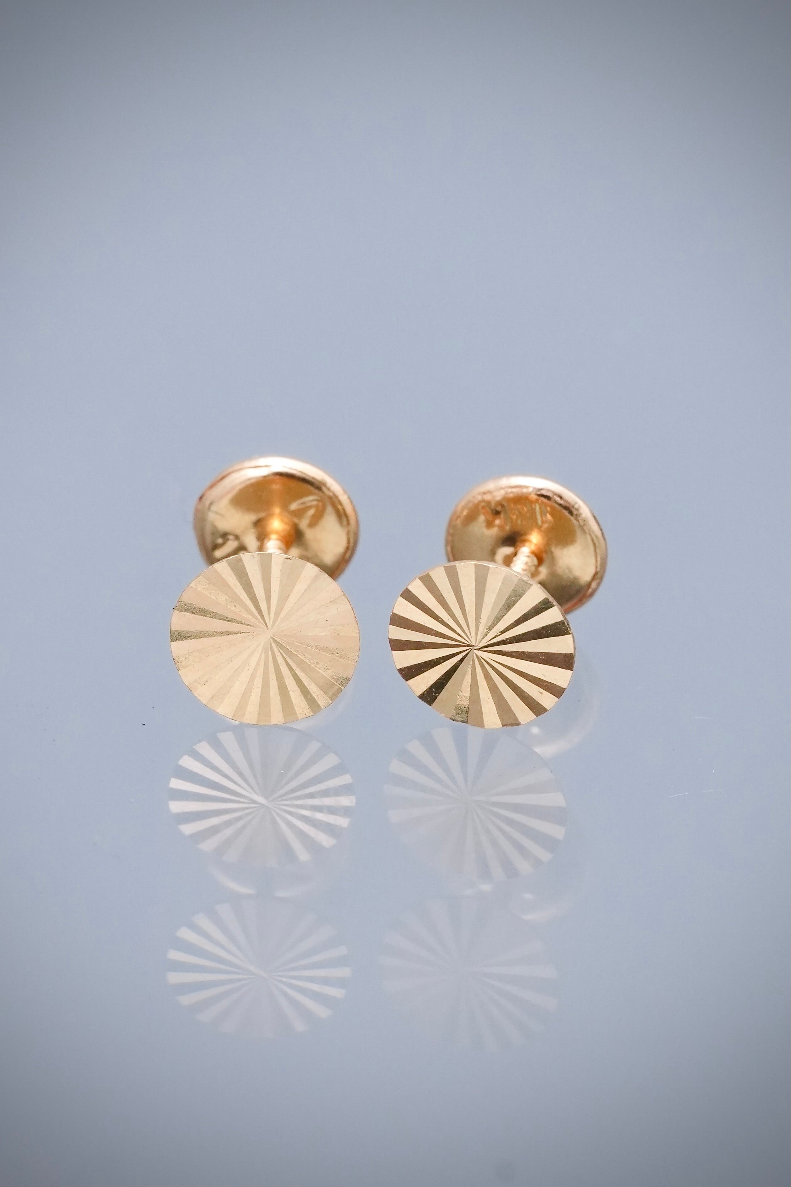 Topos circulo diamantado 0.55gr / Largo 0.6cm — Oro Amarillo