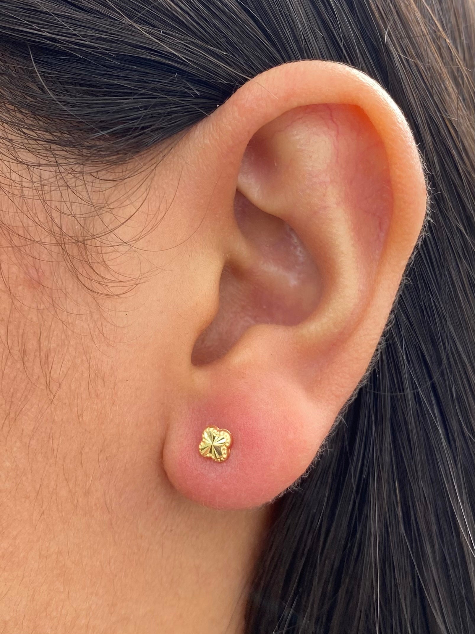 Topos lucky clover diamantados 0.5gr / Largo 0.4cm — Oro Amarillo