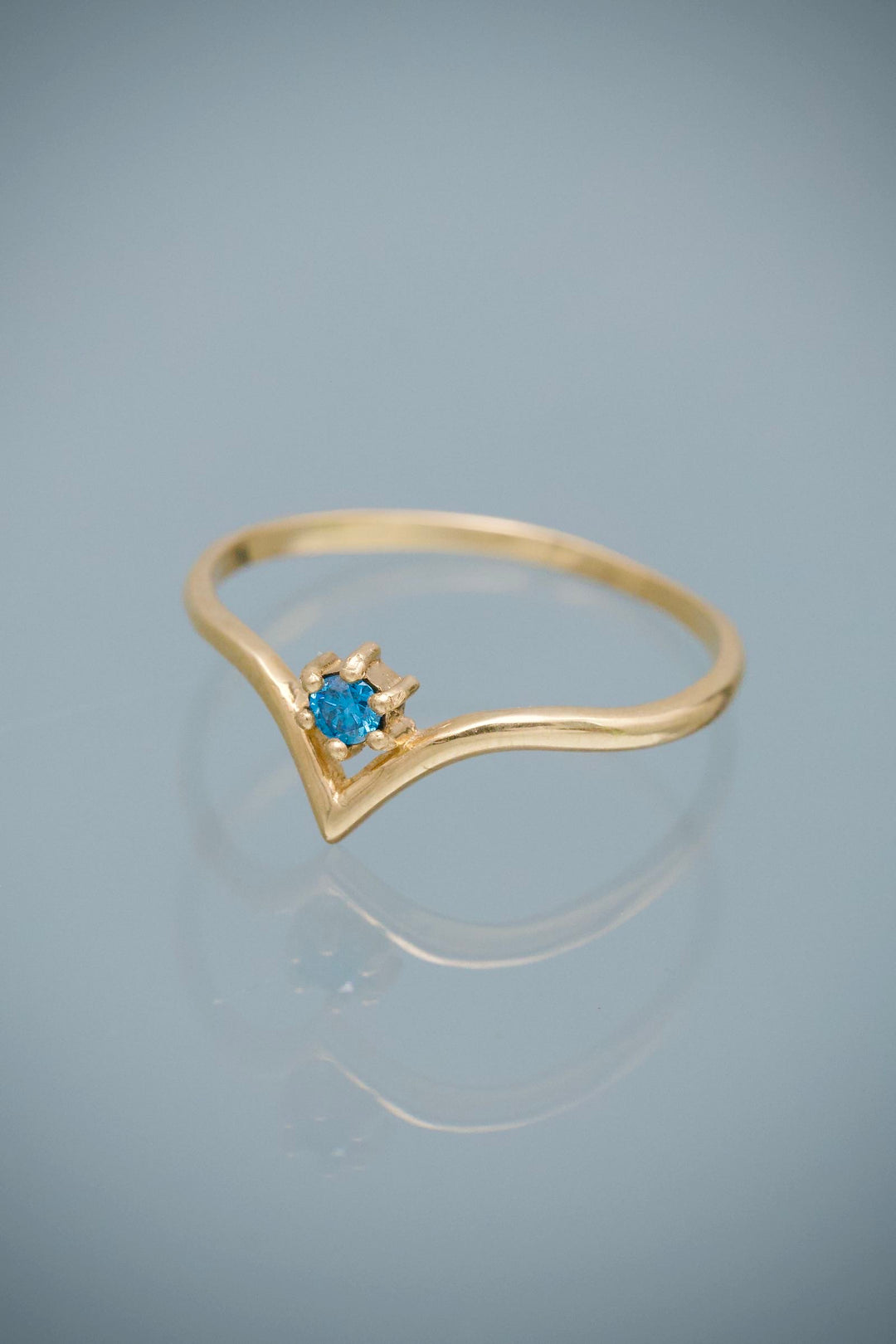 Anillo con 6pts de Diamante Azul 1.4gr / Talla 7 3/4 — Oro Amarillo