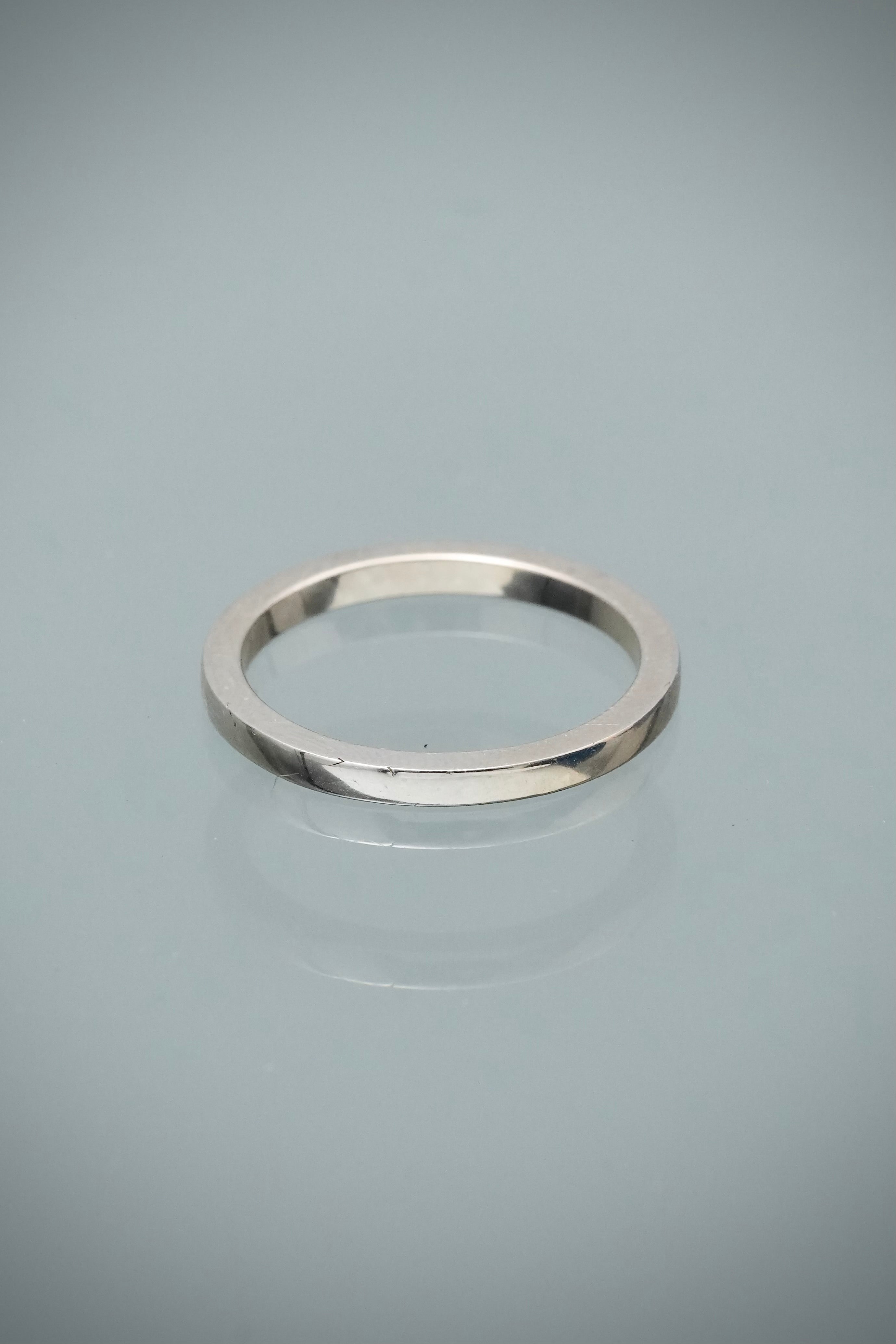 Argolla Lisa 2.3gr / Talla 5 — Oro Blanco