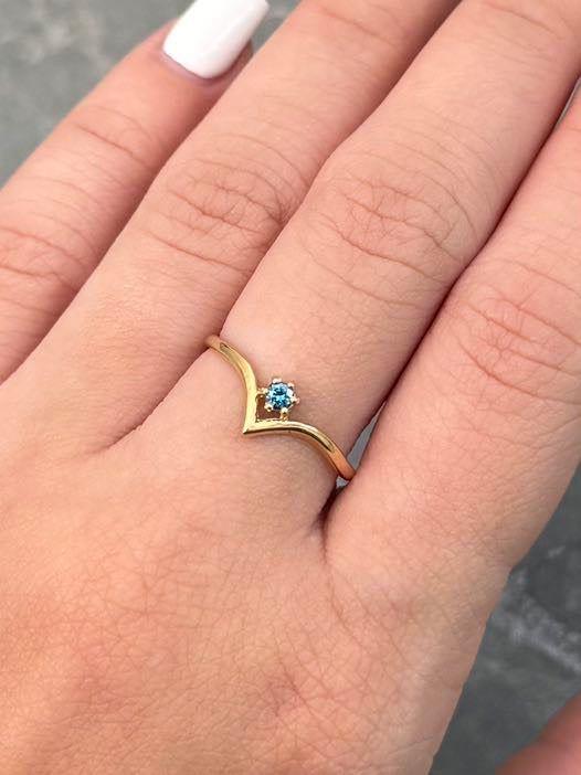 Anillo con 6pts de Diamante Azul 1.4gr / Talla 7 3/4 — Oro Amarillo