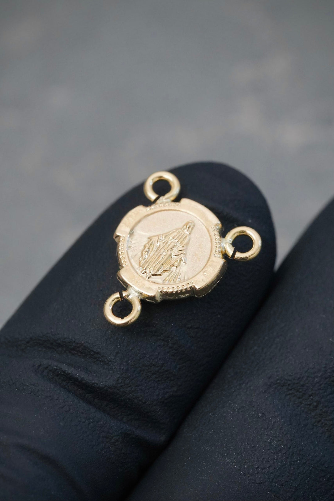 Herraje Crucero de la Milagrosa 0.55gr / 1.2cm / 13.8mm — Oro Amarillo