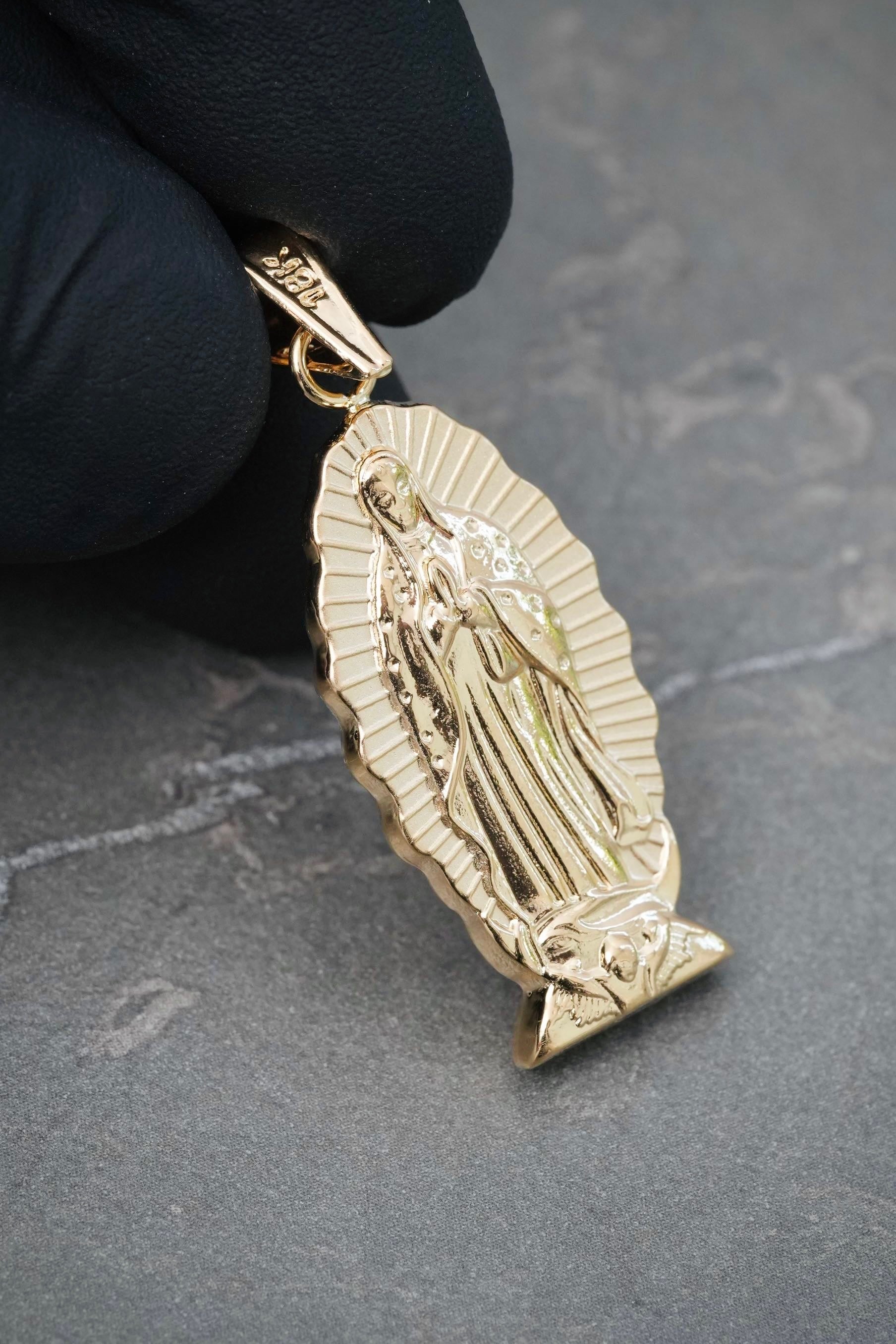 Dije Virgen de Guadalupe 2.6gr / 4.2cm / 15.5mm — Oro Amarillo