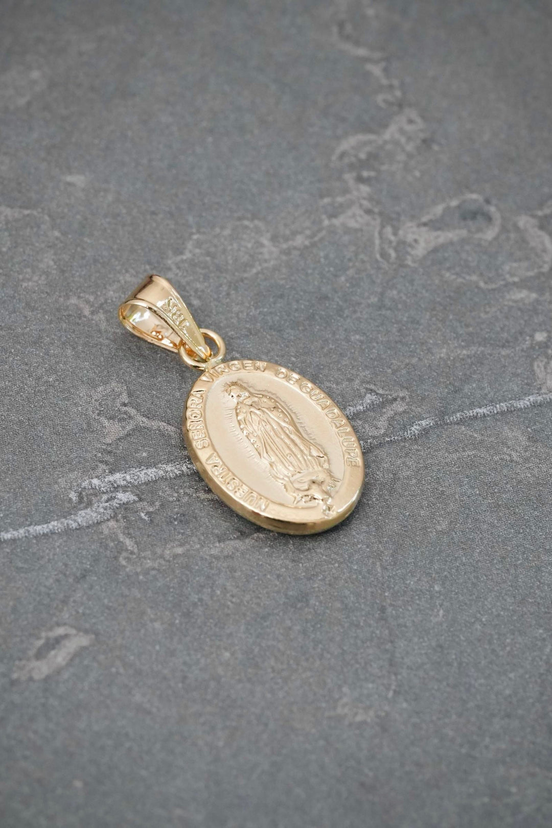 Dije Virgen de Guadalupe 0.8gr / 2.4cm / 11.4mm — Oro Amarillo