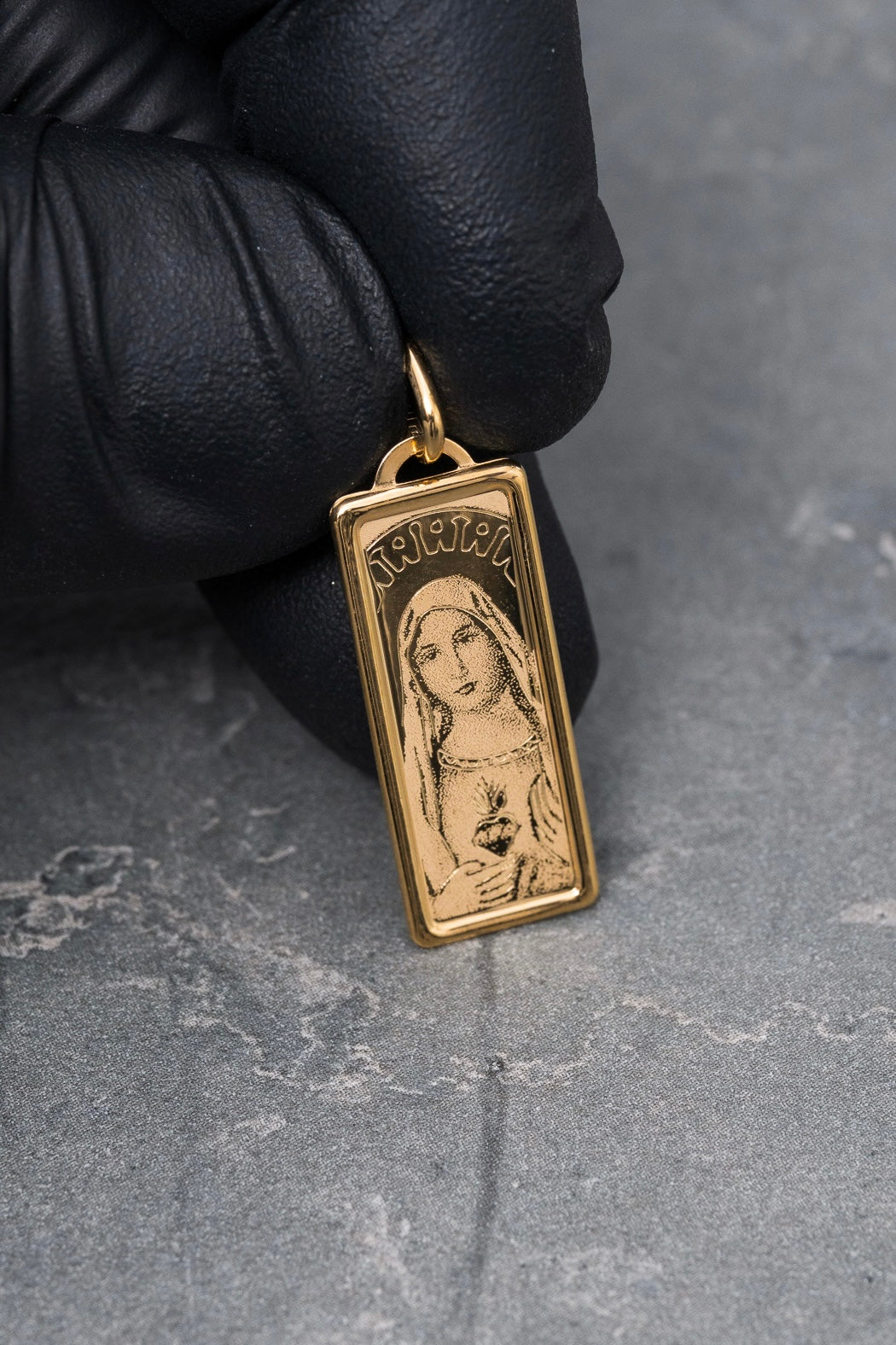 Dije virgen maria 1.1gr / Largo 2.9cm — Oro Amarillo