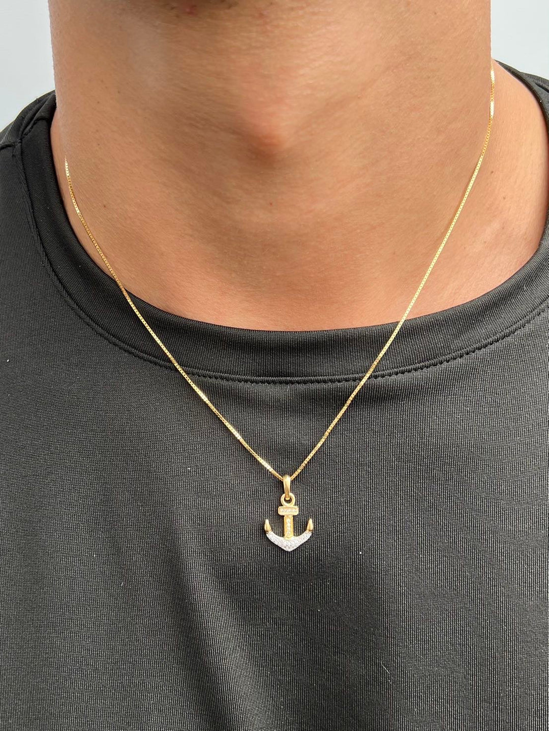 Dije ancla con swarovski blanco 1.55gr / Largo 2.2cm — Oro Amarillo