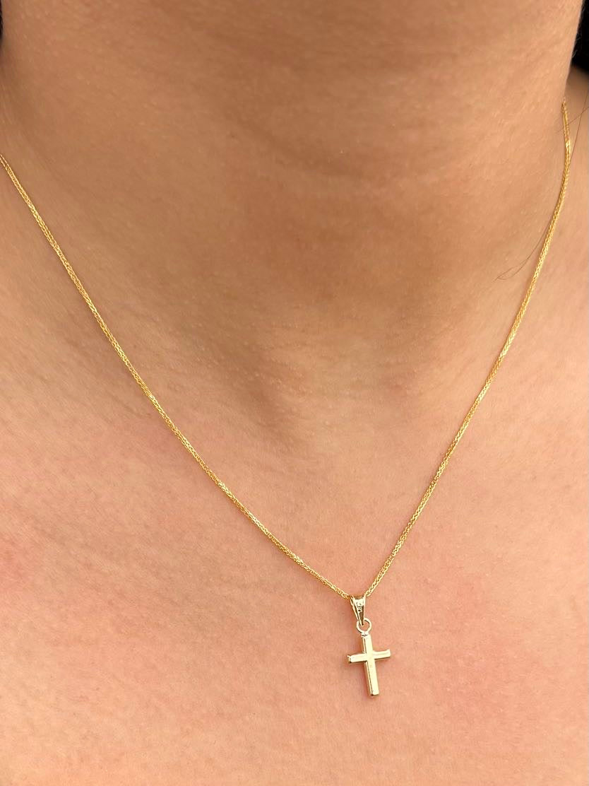 Dije Cruz Lisa 0.3gr / 2cm / 8.7mm — Oro Amarillo