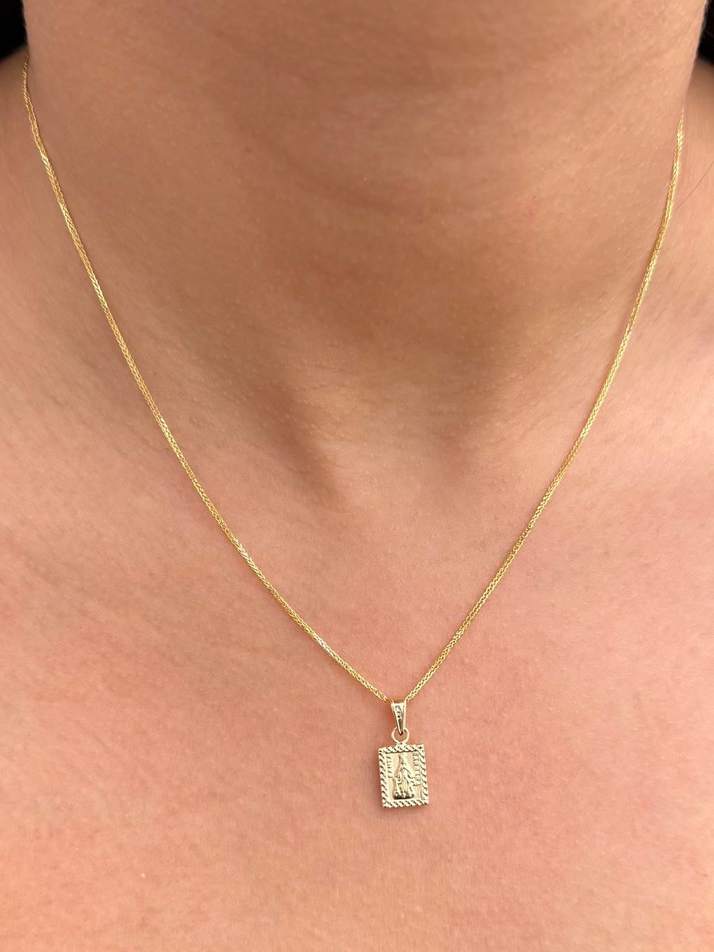 Dije Santa Barbara 0.5gr / 1.8cm / 7.8mm — Oro Amarillo
