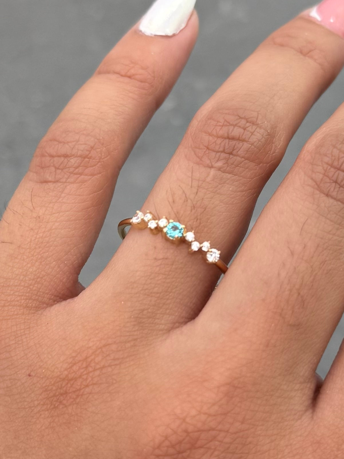 Anillo con Swarovski Verde y Blanco 1.2gr / Talla 7 1/4 — Oro Amarillo