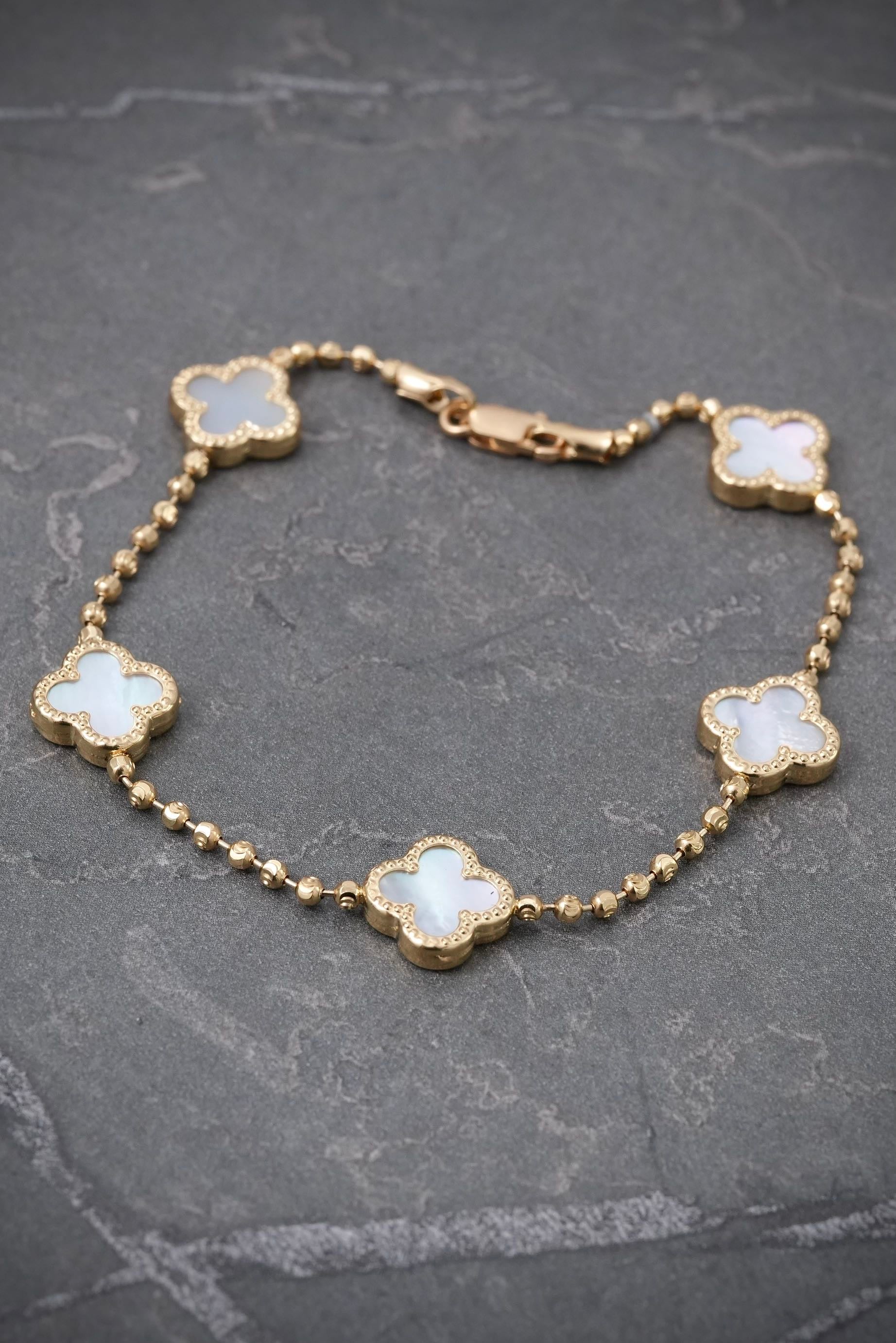 Pulso lucky clover blanco 5.4gr / Largo 18.5cm / Oro Amarillo (Joya) M