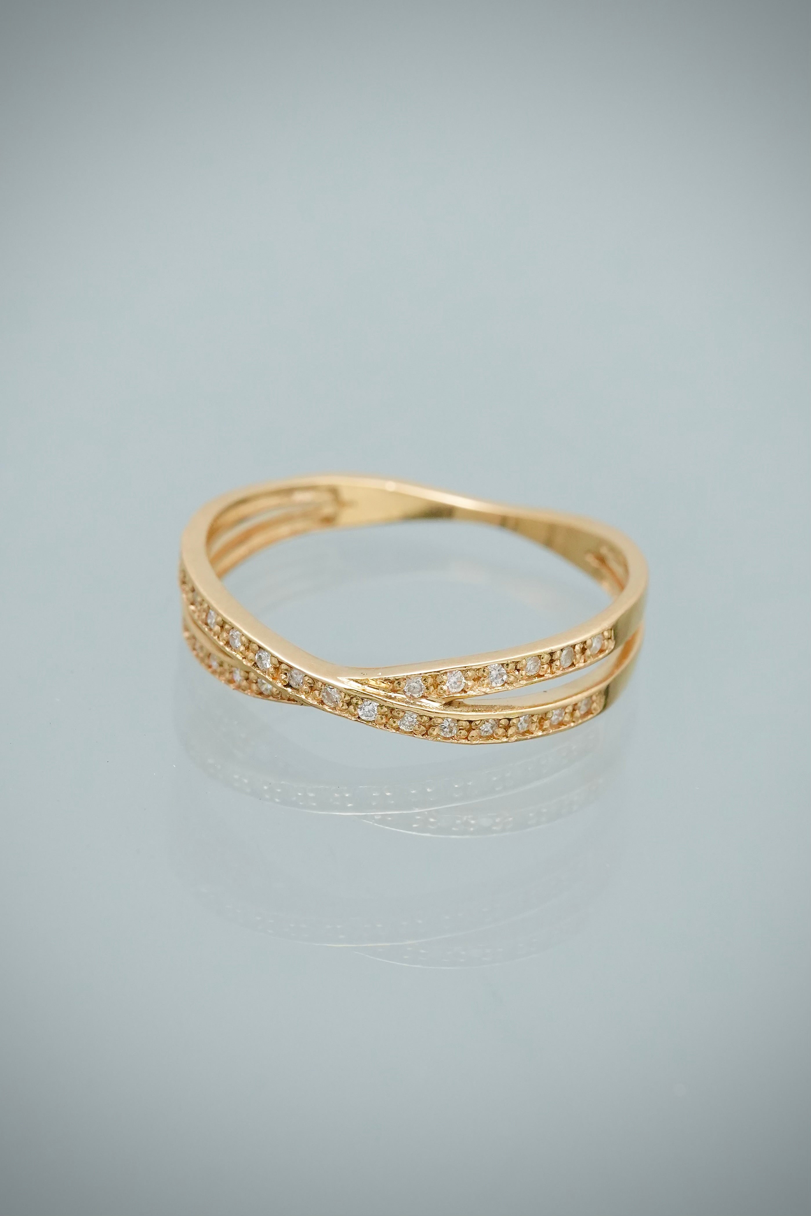 Anillo con 11pts de Diamante Blanco 1.8gr / Talla 7 1/2 — Oro Amarillo