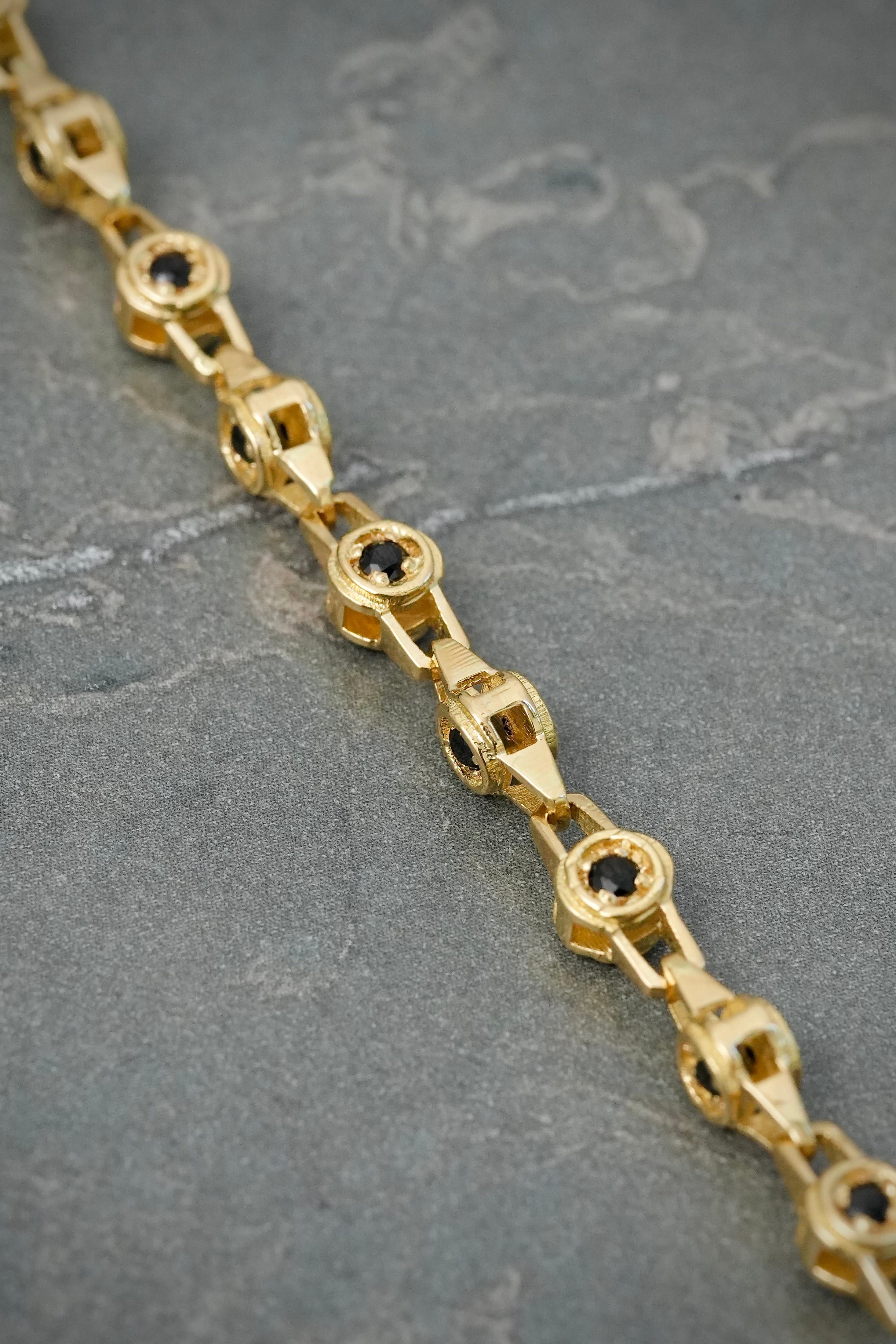 Tobillera Rustica con Swarovski Negro 13.4gr / 25.5cm / 4.6mm — Oro Amarillo