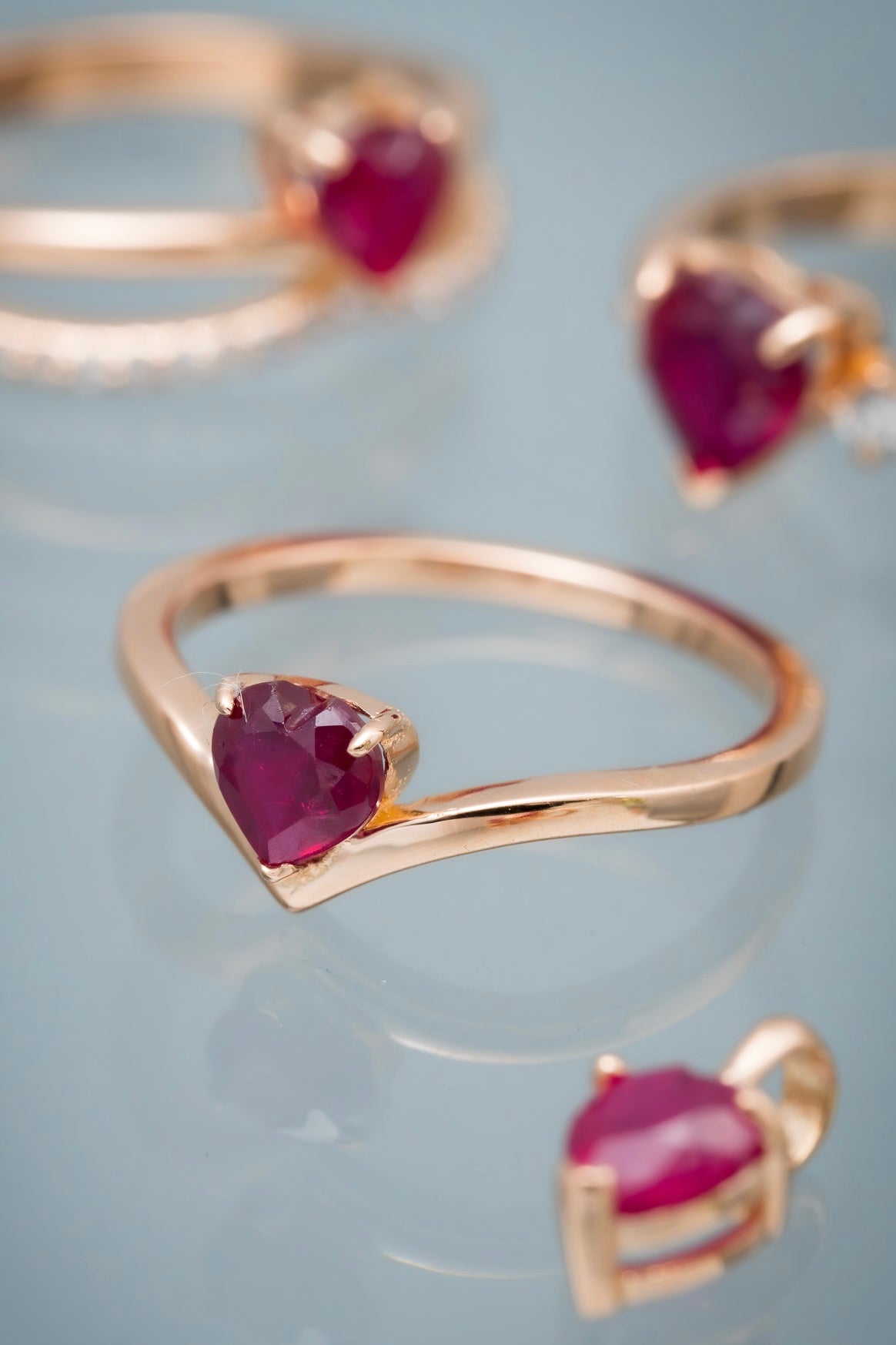Solitario corazon con 68pts de rubie 2gr / Talla 5 1/2 / Oro Rosado (Joya) M
