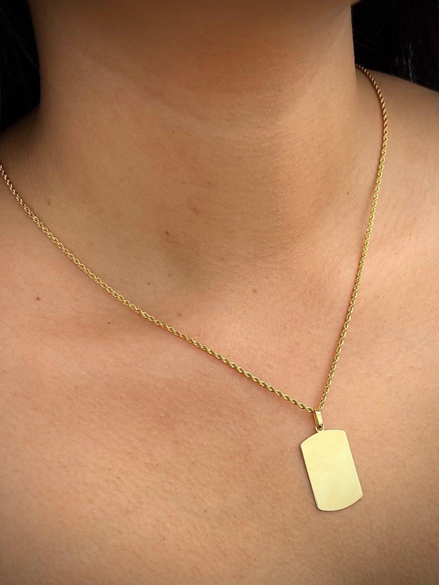 Dije placa lisa 2.6gr / Largo 3.3cm / Oro Amarillo Nac M