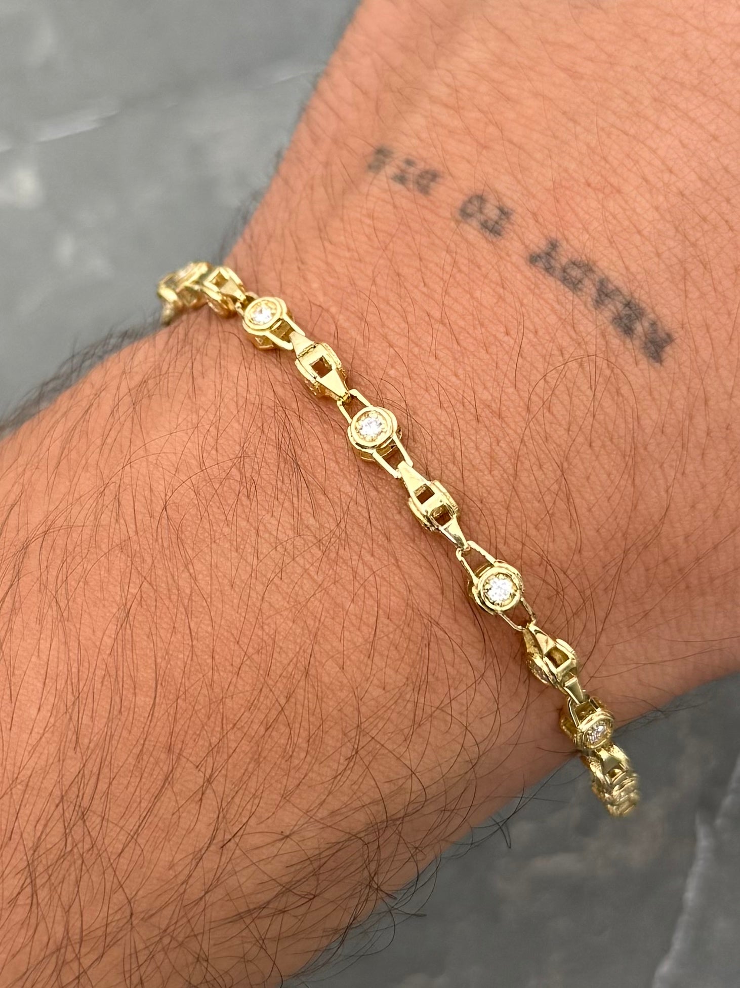 Pulso Rustico con Swarovski Blanco 9.95gr / 19cm / 4.6mm — Oro Amarillo