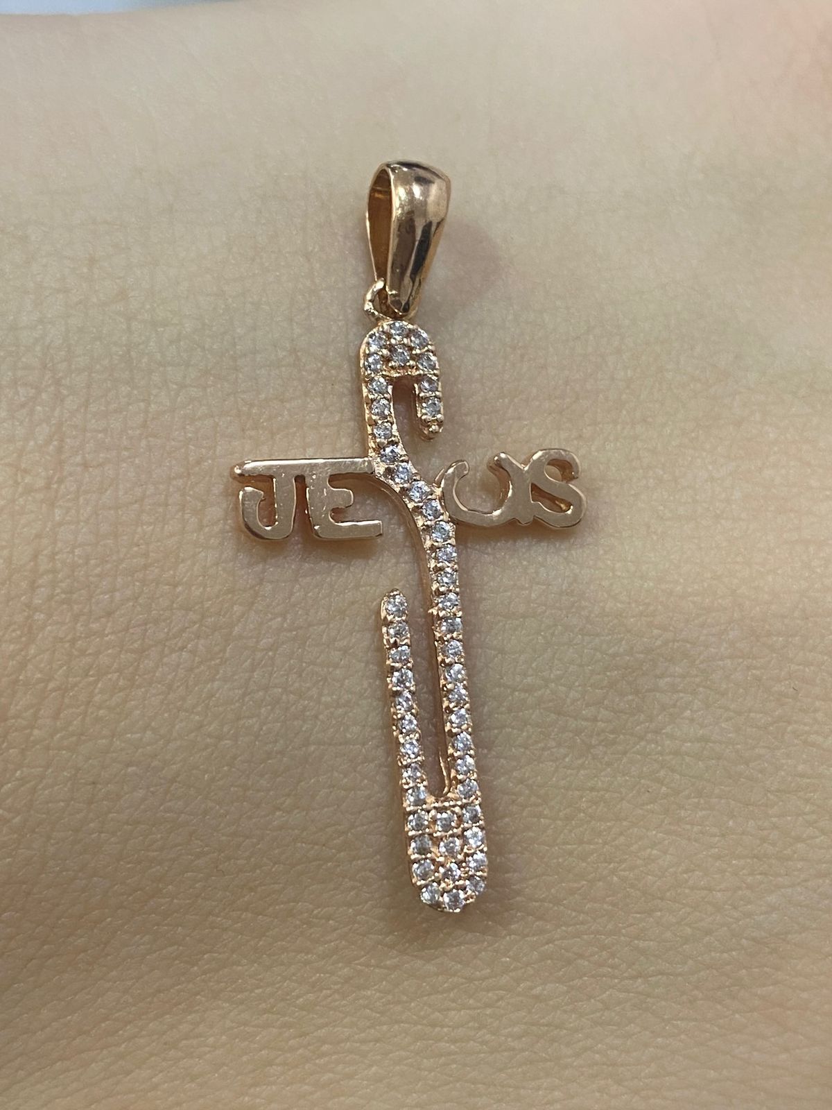 Dije de cruz con nombre "jesus" 2.5gr / 3.7cm / Oro Rosado Nac B