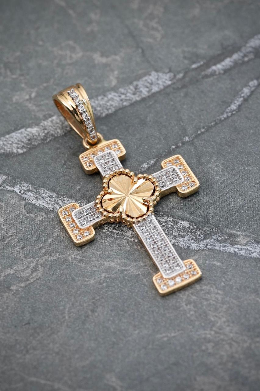 Dije cruz lucky con swarovski blanco 3.6gr / Largo 3.8cm — Oro Amarillo