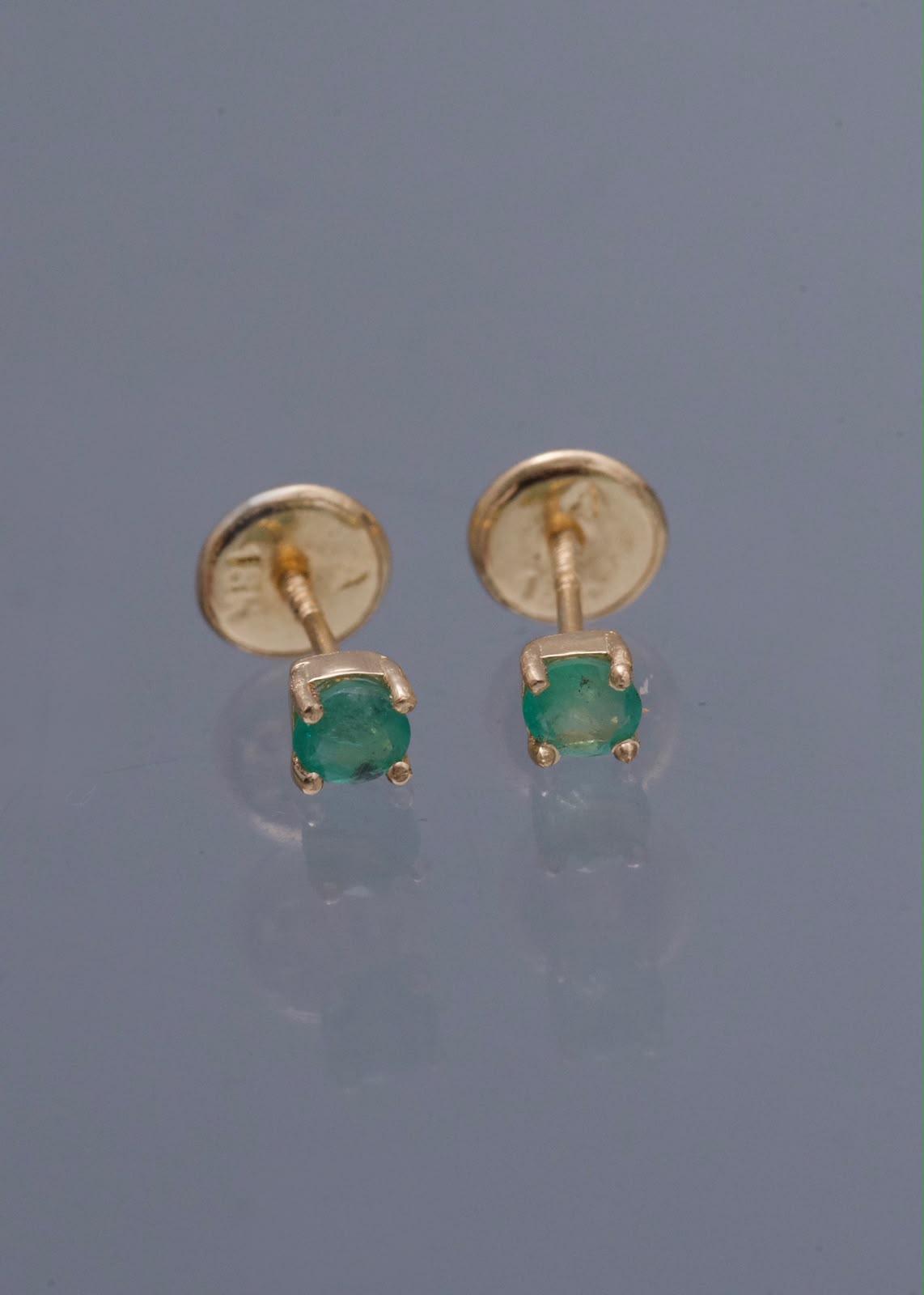 Topos con 26pts de Esmeralda 0.55gr / 0.3cm / 3.2mm — Oro Amarillo