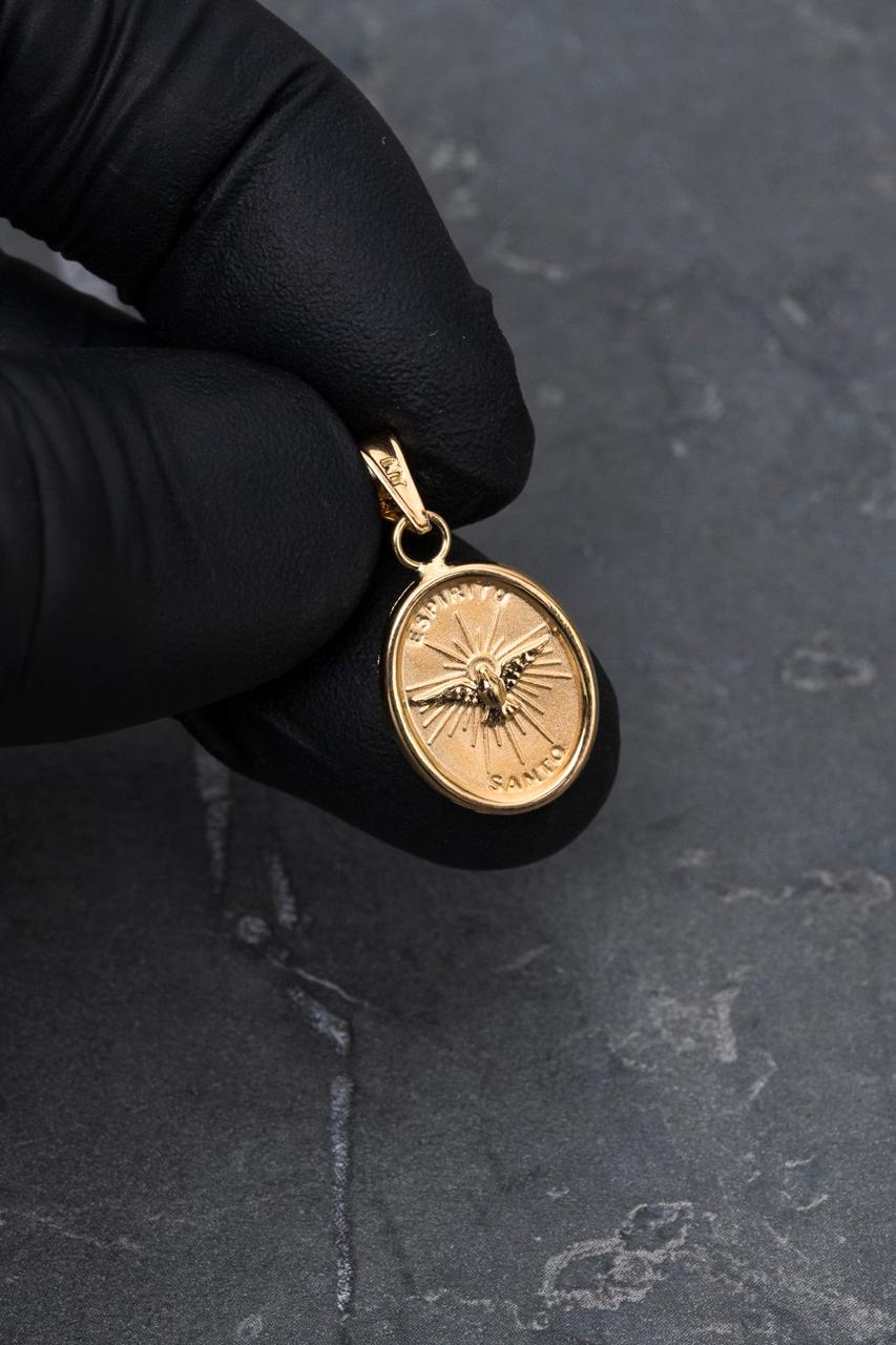 Dije espiritu santo 0.85gr / Largo 2.4cm / Oro Amarillo Nac B