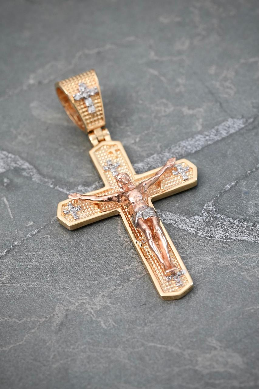 Dije cruz con cristo y swarovski blanco 9.1gr / Largo 5.6cm / Tres Oros Nac B