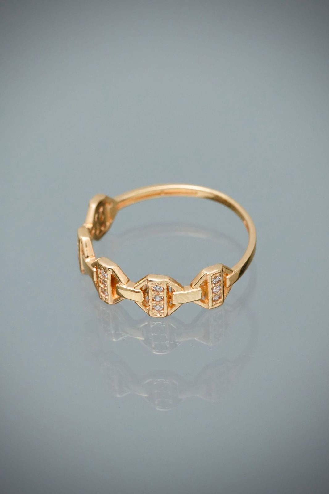 Anillo con swarovskis blancos 1.65gr / Talla 5 3/4 — Oro Amarillo