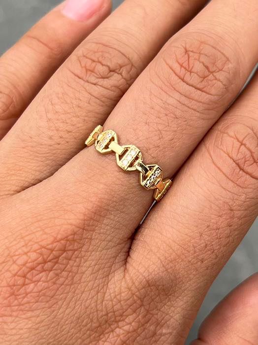 Anillo con swarovskis blancos 1.65gr / Talla 5 3/4 — Oro Amarillo