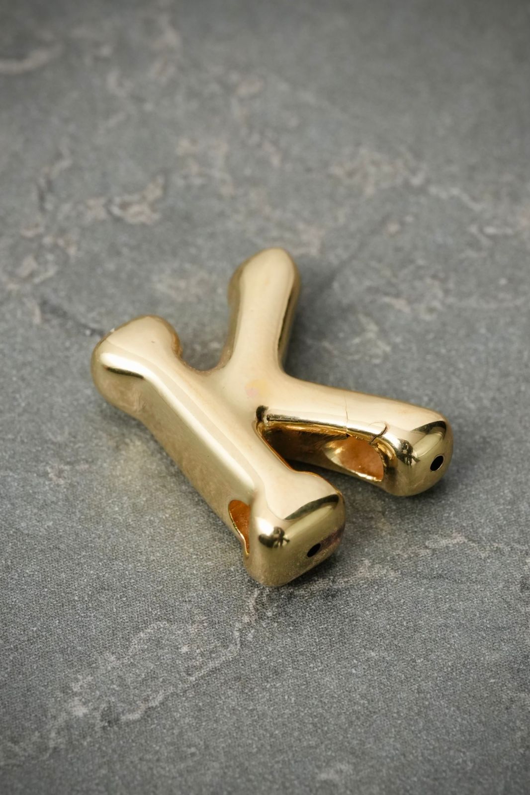 Dije letra k 0.8gr / Largo 1.7cm — Oro Amarillo