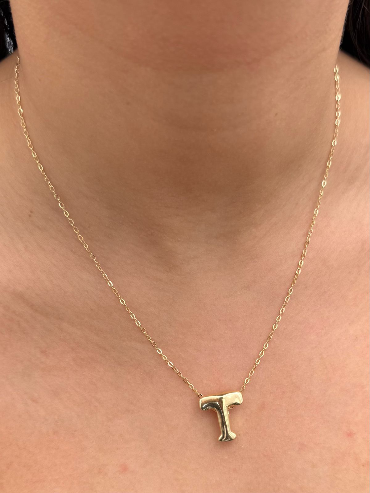 Dije letra t 0.55gr / Largo 1.7cm — Oro Amarillo