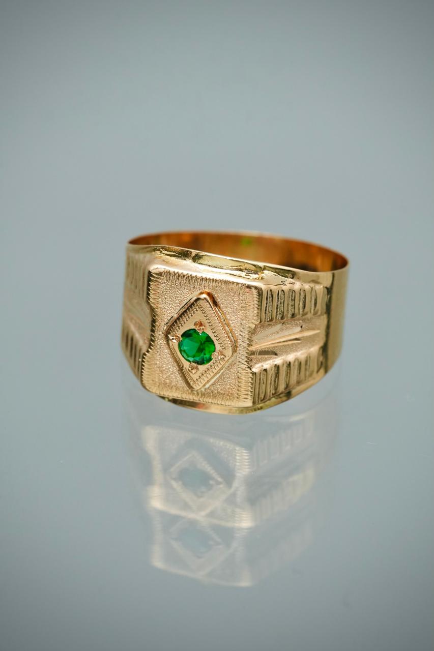 Anillo con swarovski verde 3.4gr / Talla 11 1/4 — Oro Amarillo
